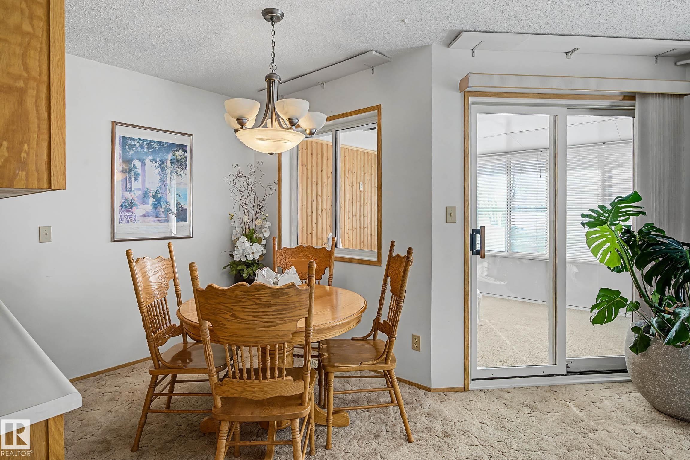 41 903 109 Street Nw, Edmonton, AB - Indoor Photo Showing Dining Room