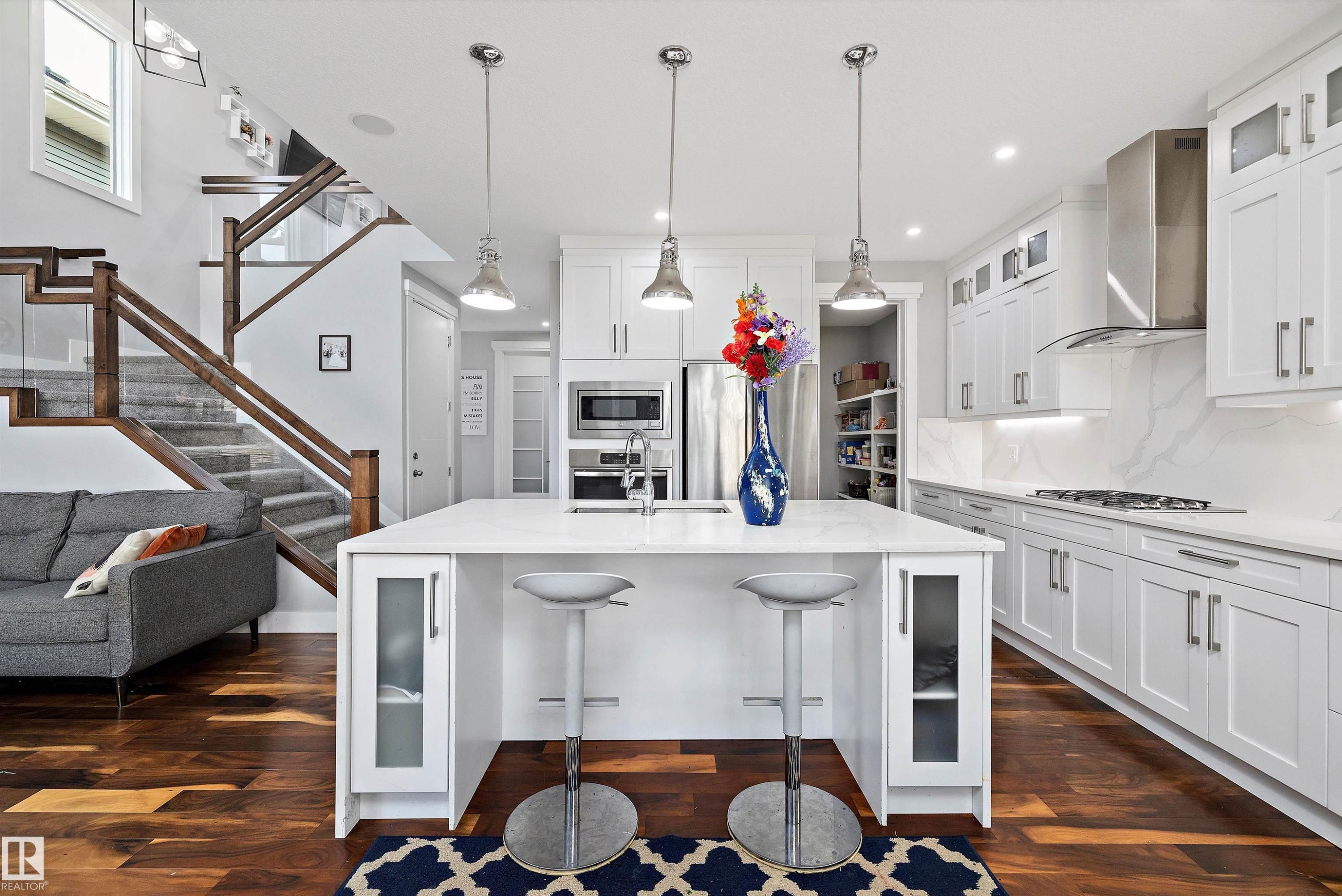 3380 Chickadee Drive, Edmonton, AB - Indoor Photo Showing Kitchen With Upgraded Kitchen