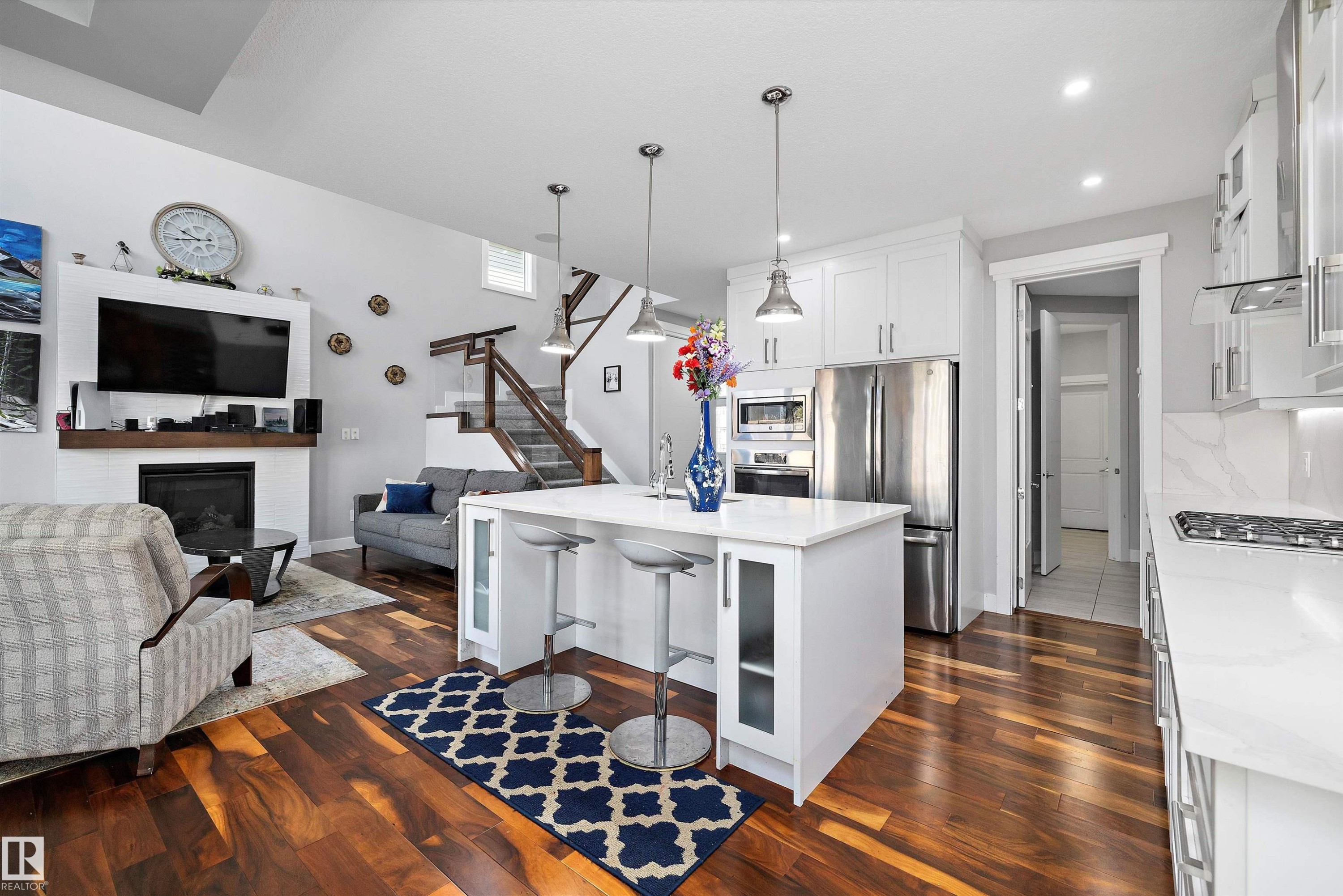 3380 Chickadee Drive, Edmonton, AB - Indoor Photo Showing Kitchen With Upgraded Kitchen