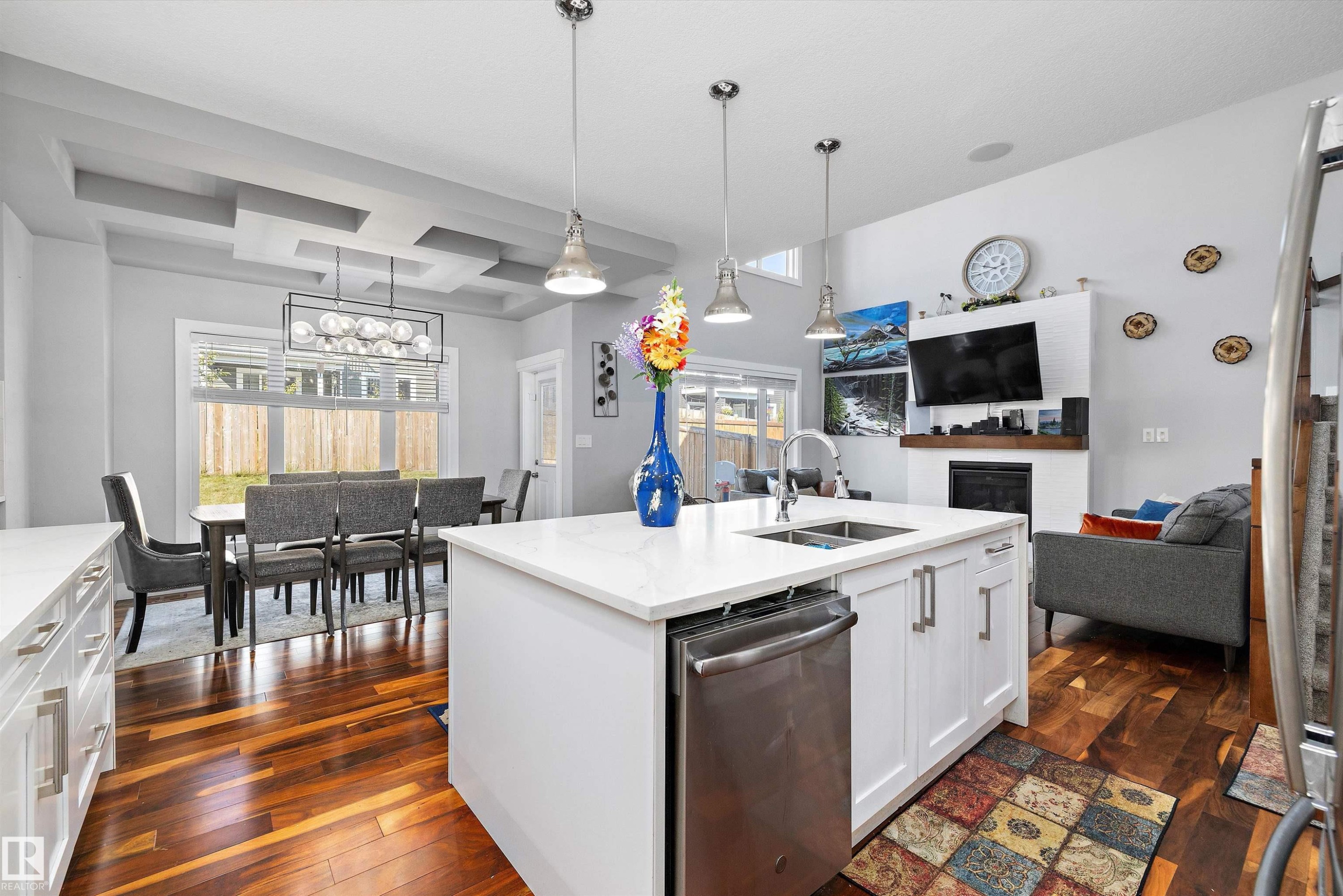 3380 Chickadee Drive, Edmonton, AB - Indoor Photo Showing Kitchen With Double Sink With Upgraded Kitchen