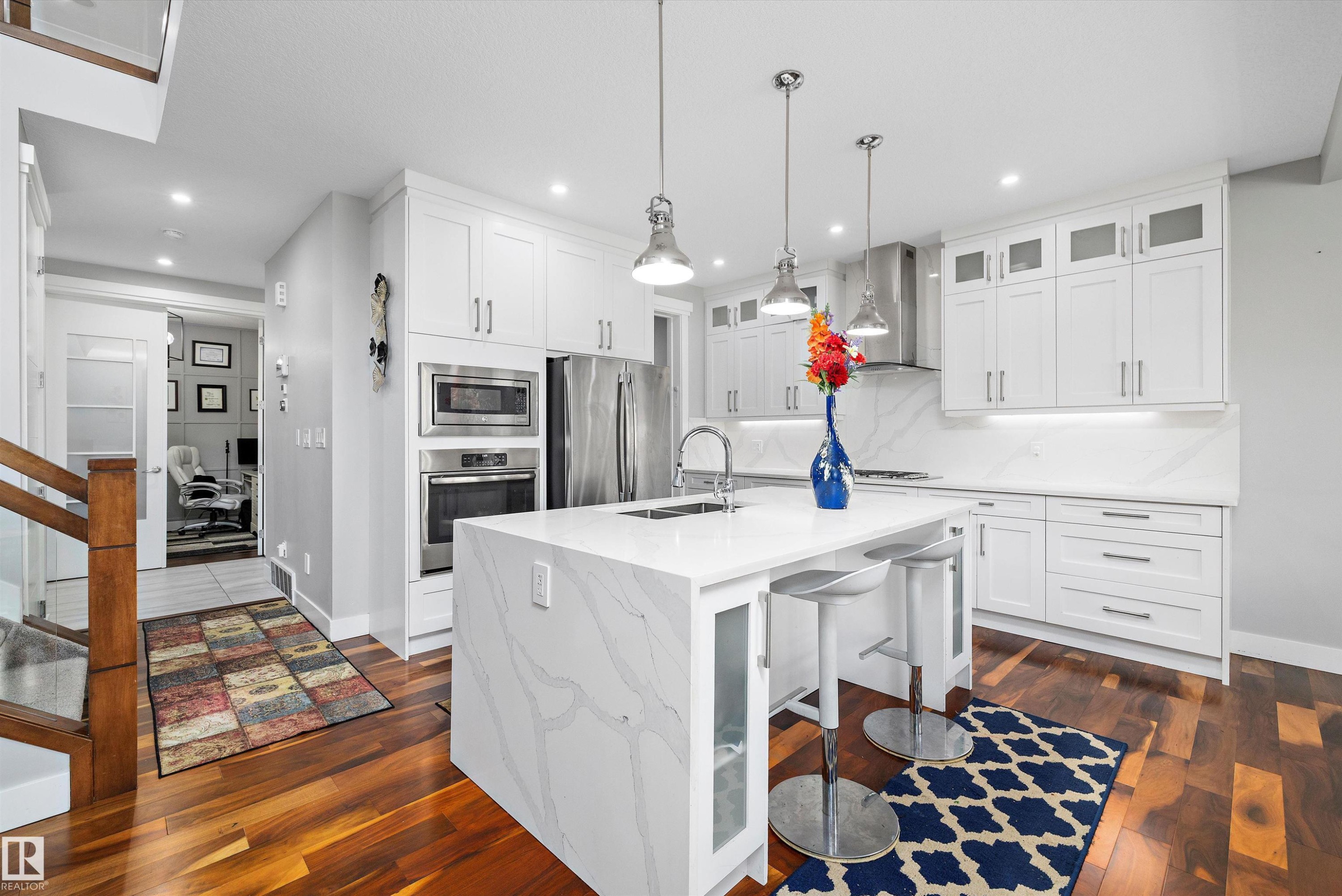 3380 Chickadee Drive, Edmonton, AB - Indoor Photo Showing Kitchen With Upgraded Kitchen