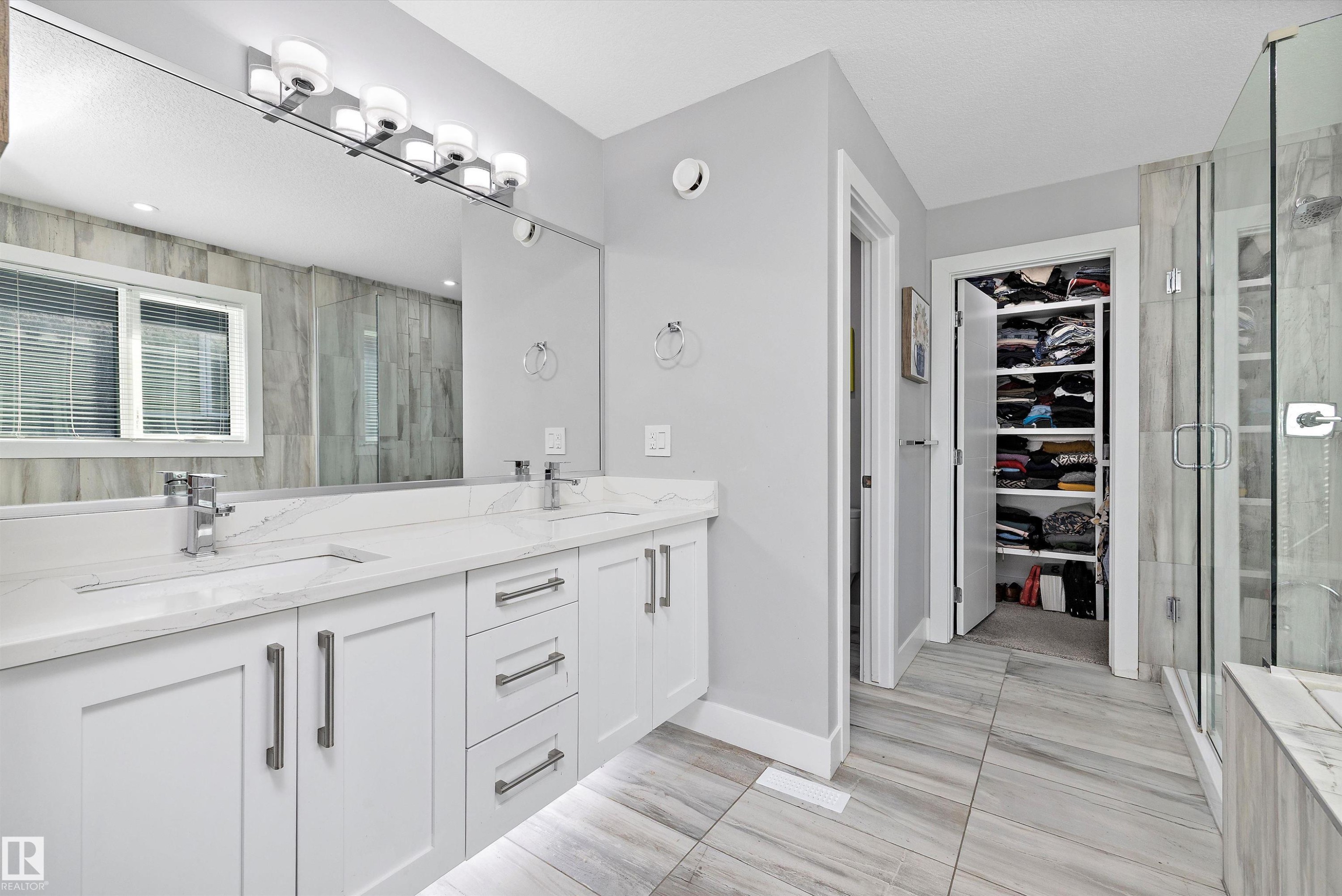 3380 Chickadee Drive, Edmonton, AB - Indoor Photo Showing Bathroom