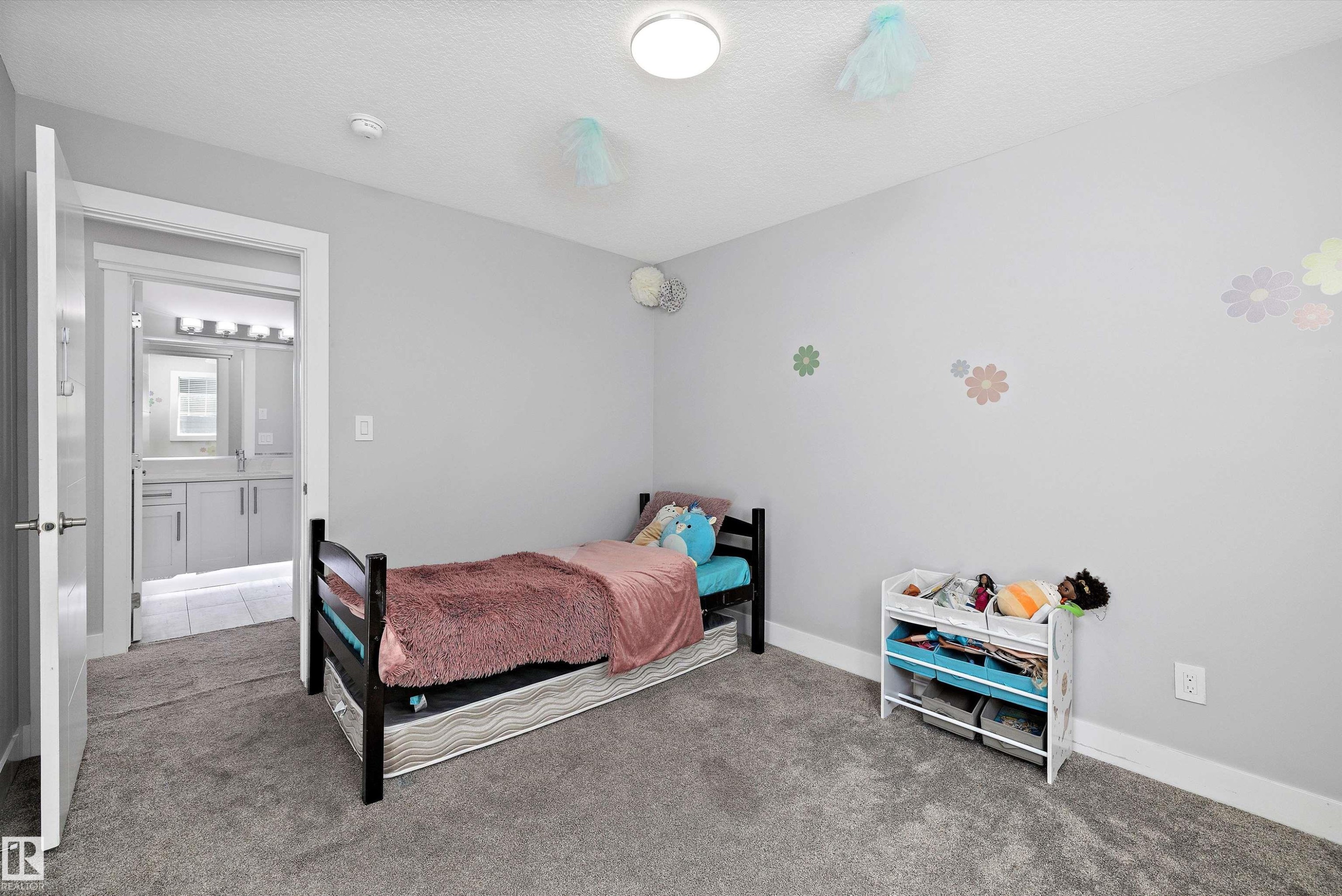 3380 Chickadee Drive, Edmonton, AB - Indoor Photo Showing Bedroom