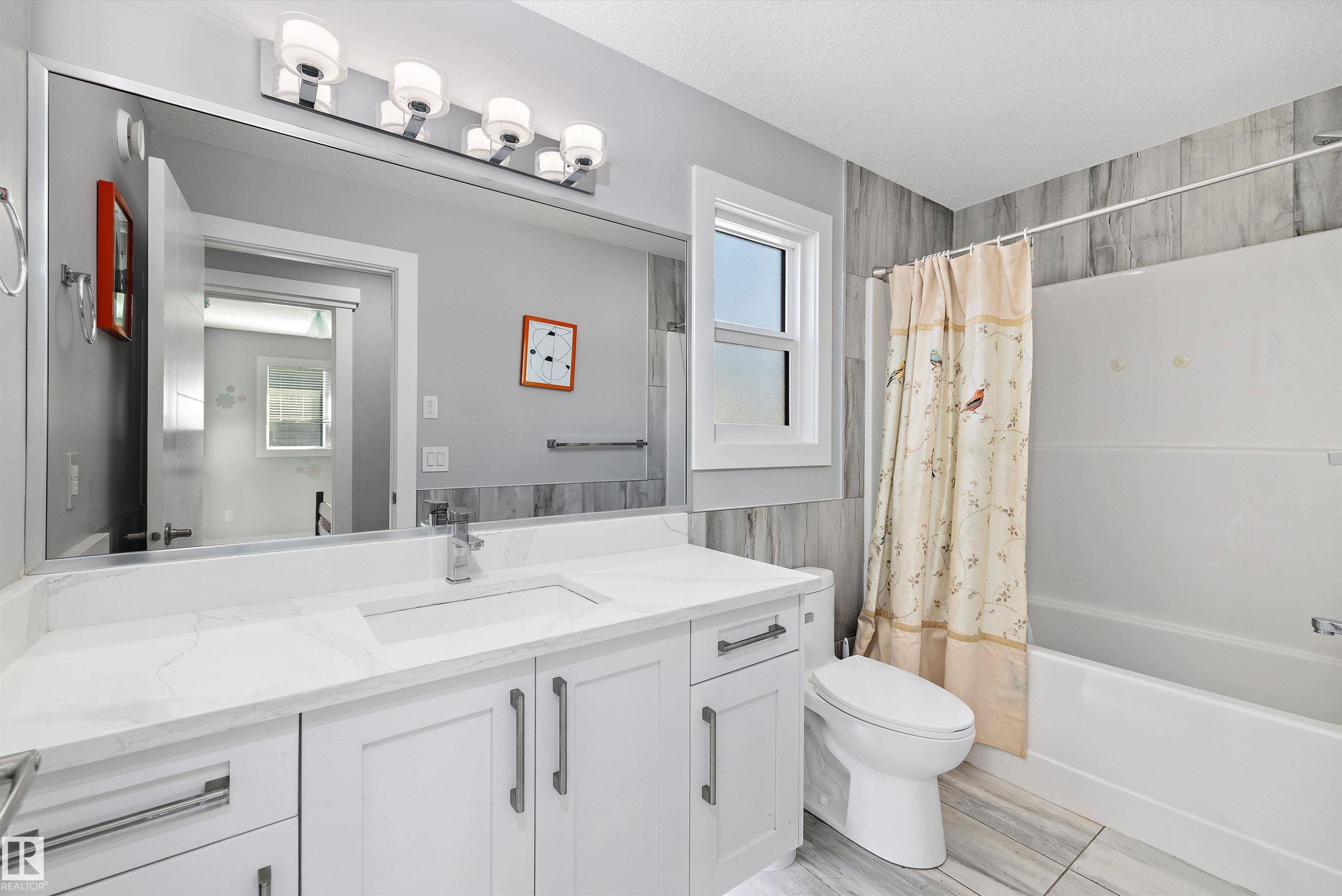 3380 Chickadee Drive, Edmonton, AB - Indoor Photo Showing Bathroom