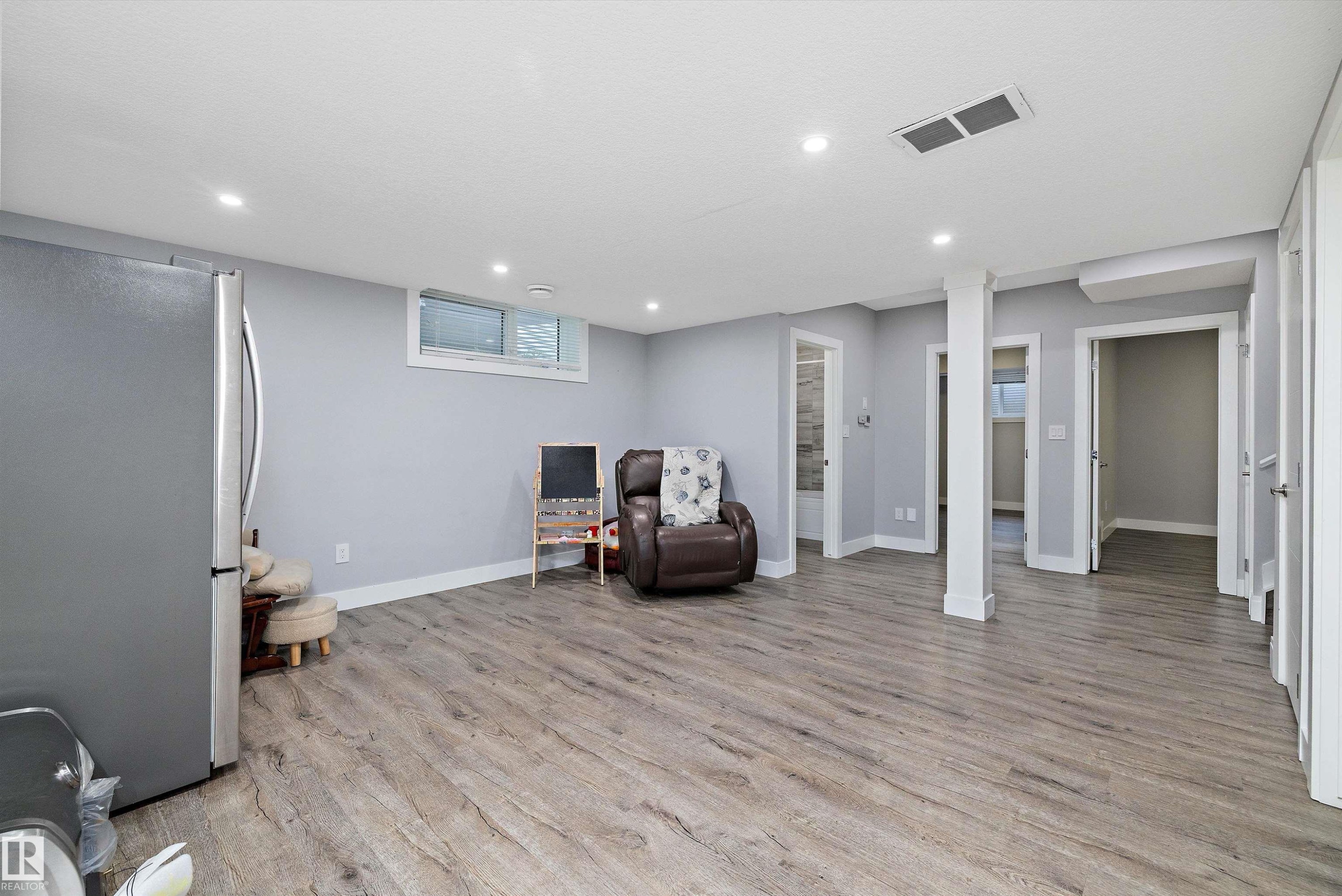 3380 Chickadee Drive, Edmonton, AB - Indoor