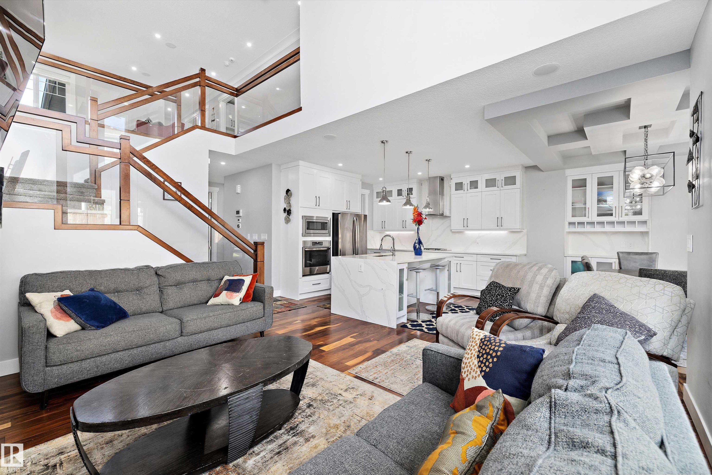 3380 Chickadee Drive, Edmonton, AB - Indoor Photo Showing Living Room