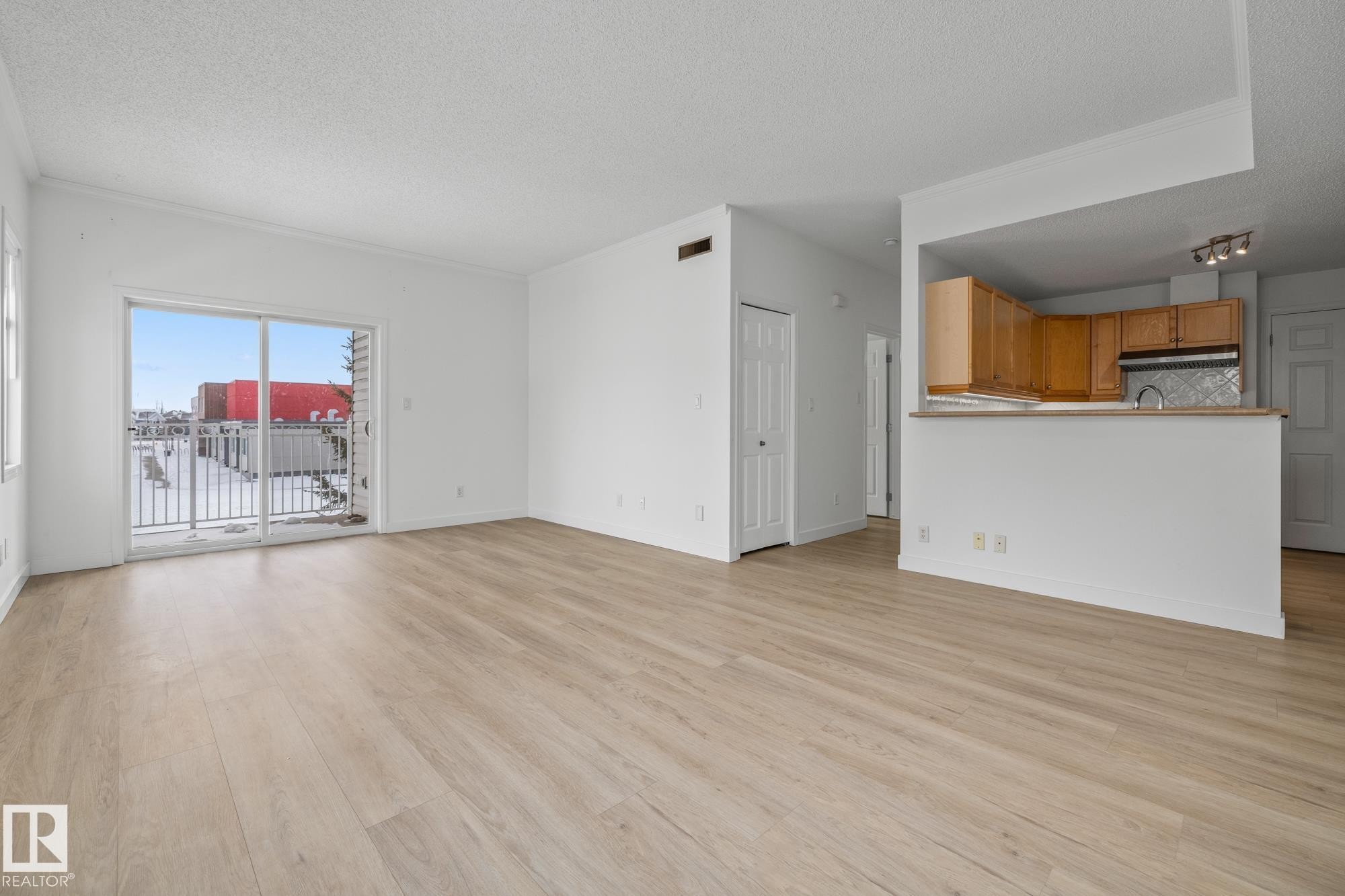 2 1179 Summerside Drive, Edmonton, AB - Indoor
