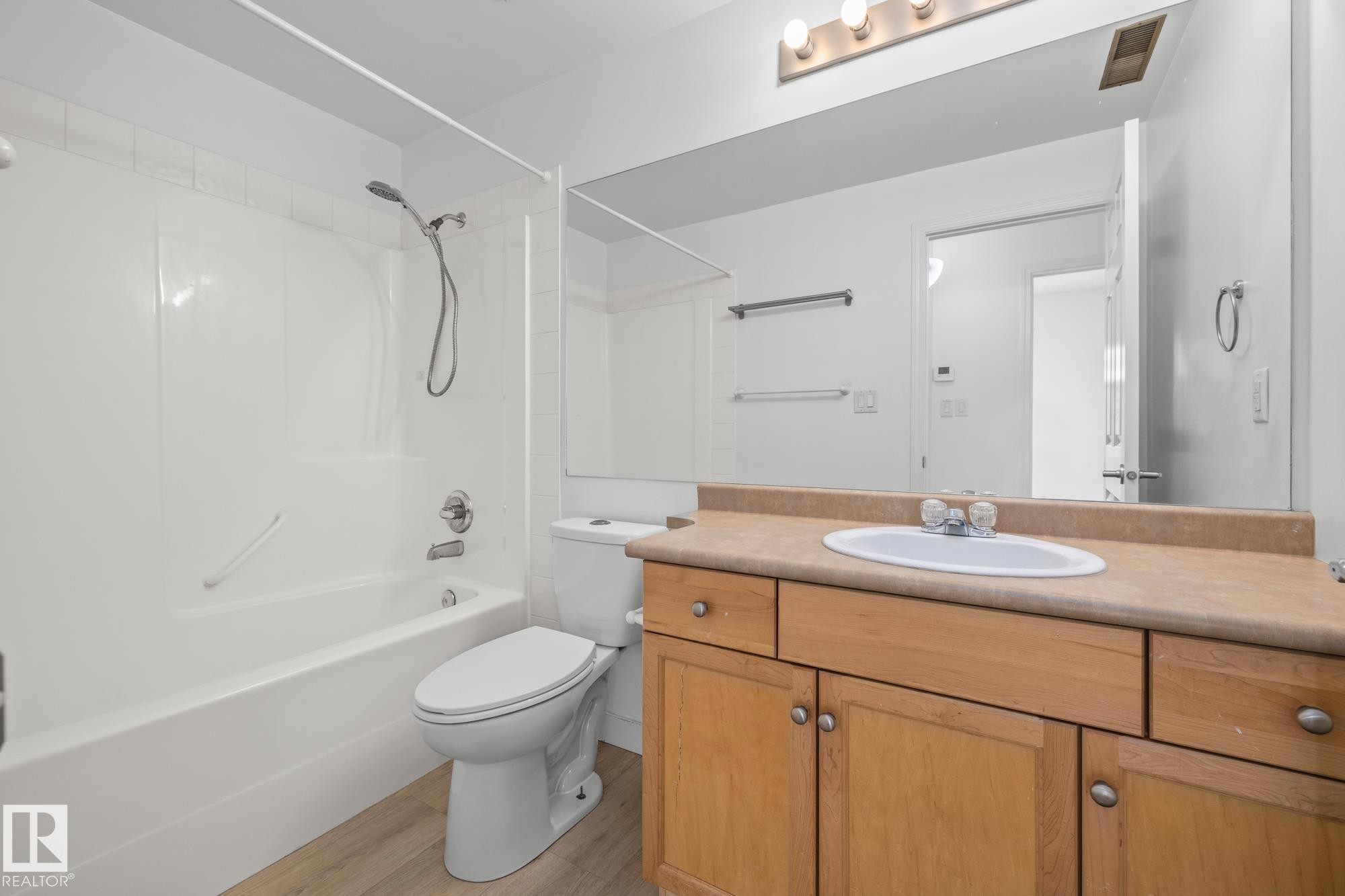 2 1179 Summerside Drive, Edmonton, AB - Indoor Photo Showing Bathroom