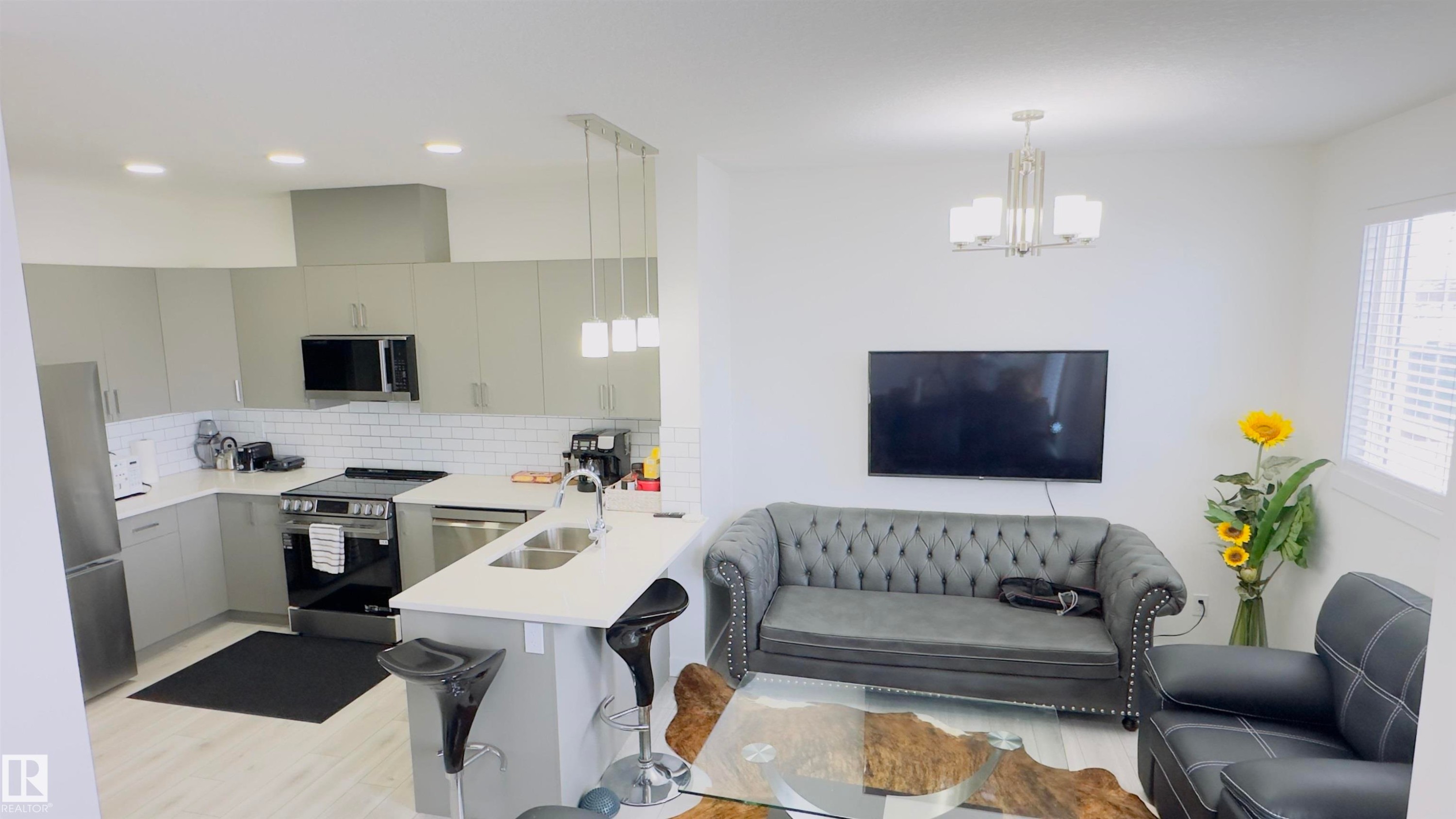 21 7110 Keswick Common, Edmonton, AB - Indoor