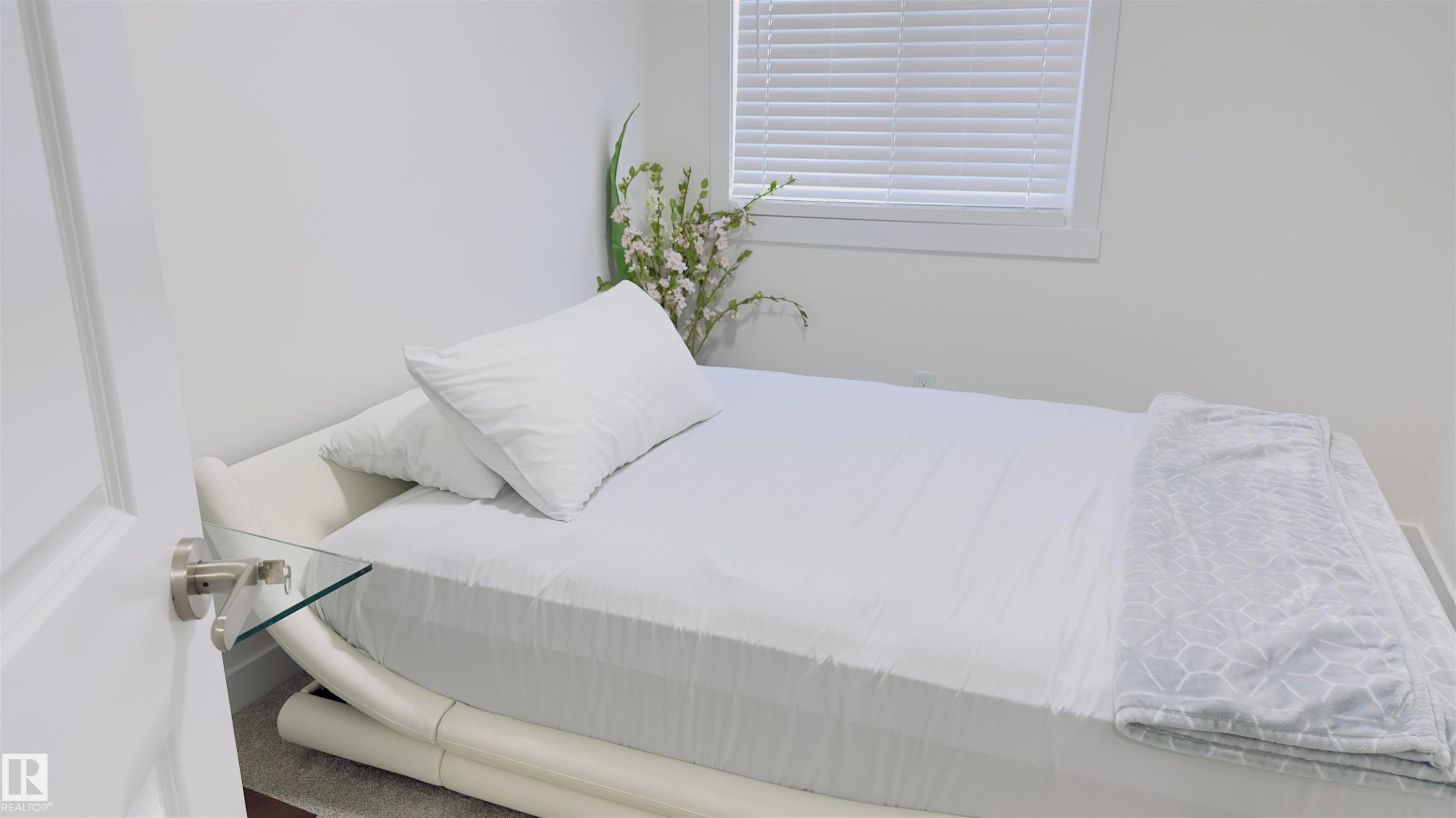 21 7110 Keswick Common, Edmonton, AB - Indoor Photo Showing Bedroom