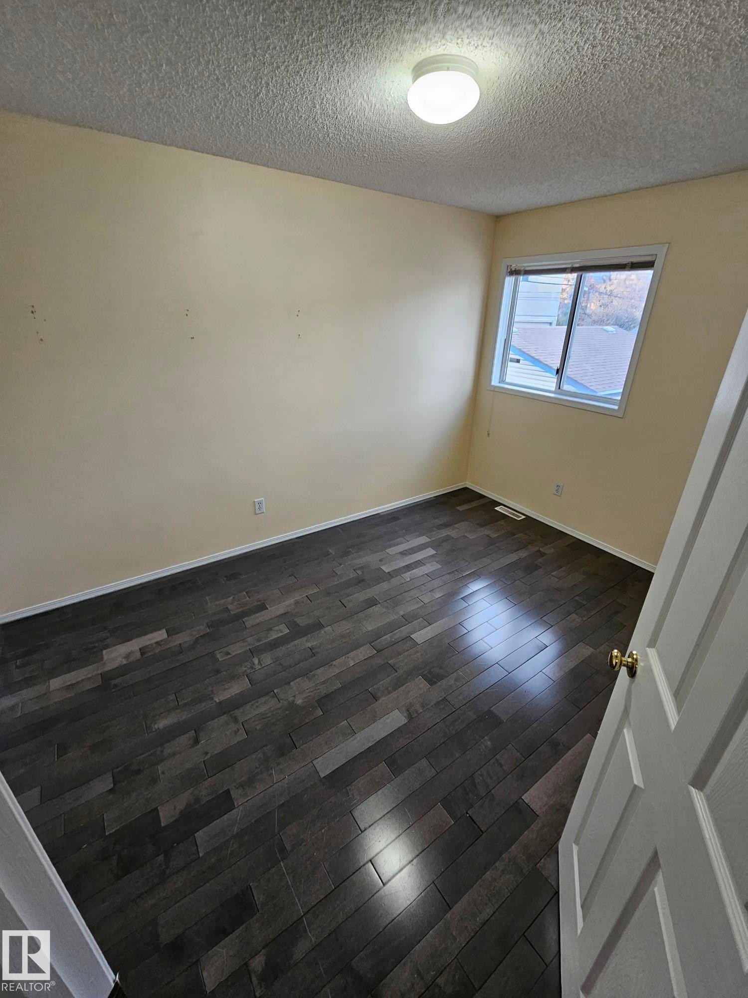 Edmonton, AB - Indoor Photo Showing Other Room