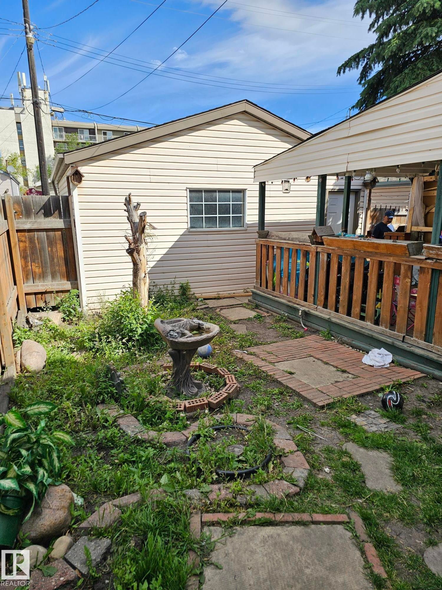 Edmonton, AB - Outdoor