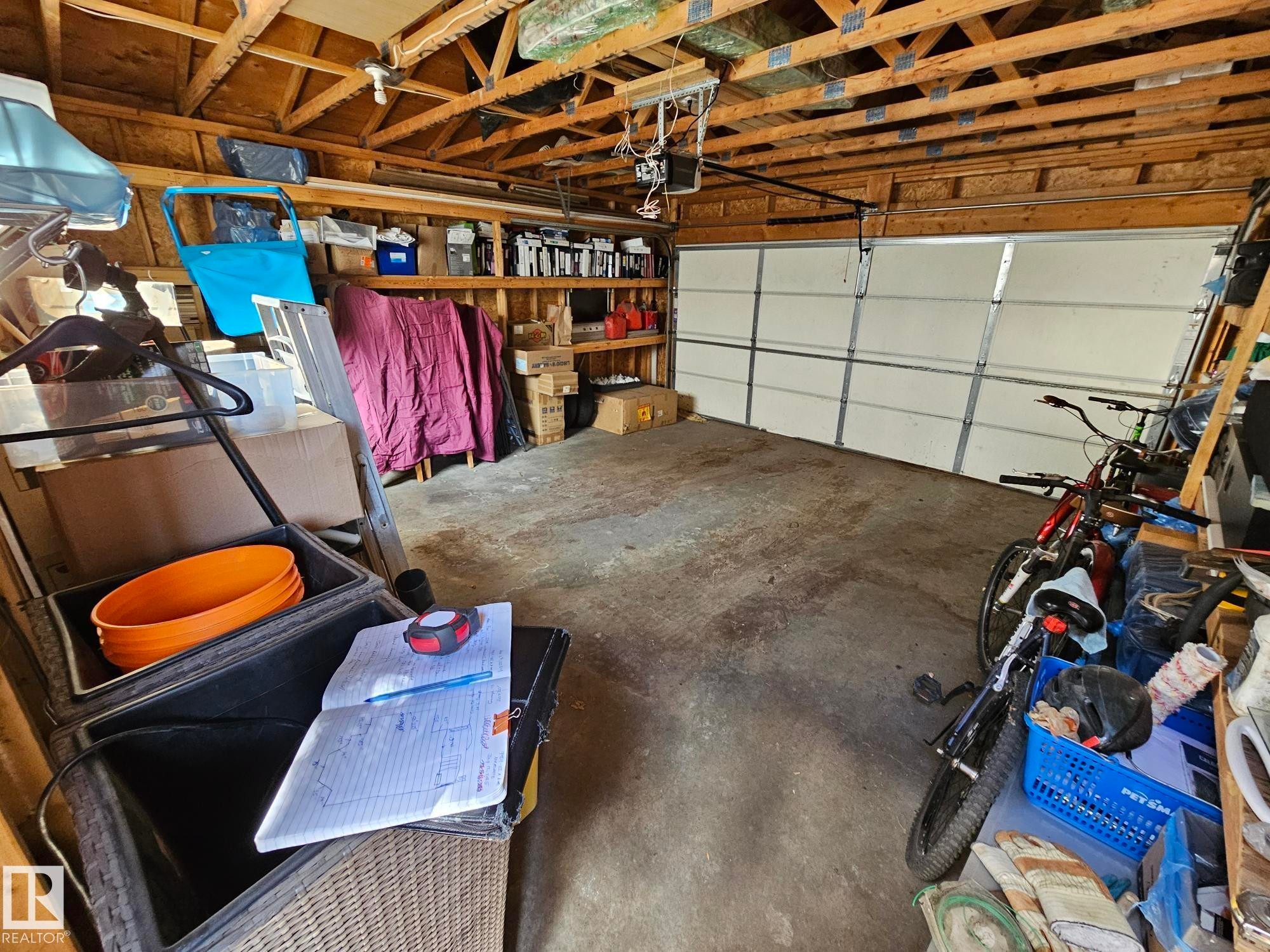 Edmonton, AB - Indoor Photo Showing Garage