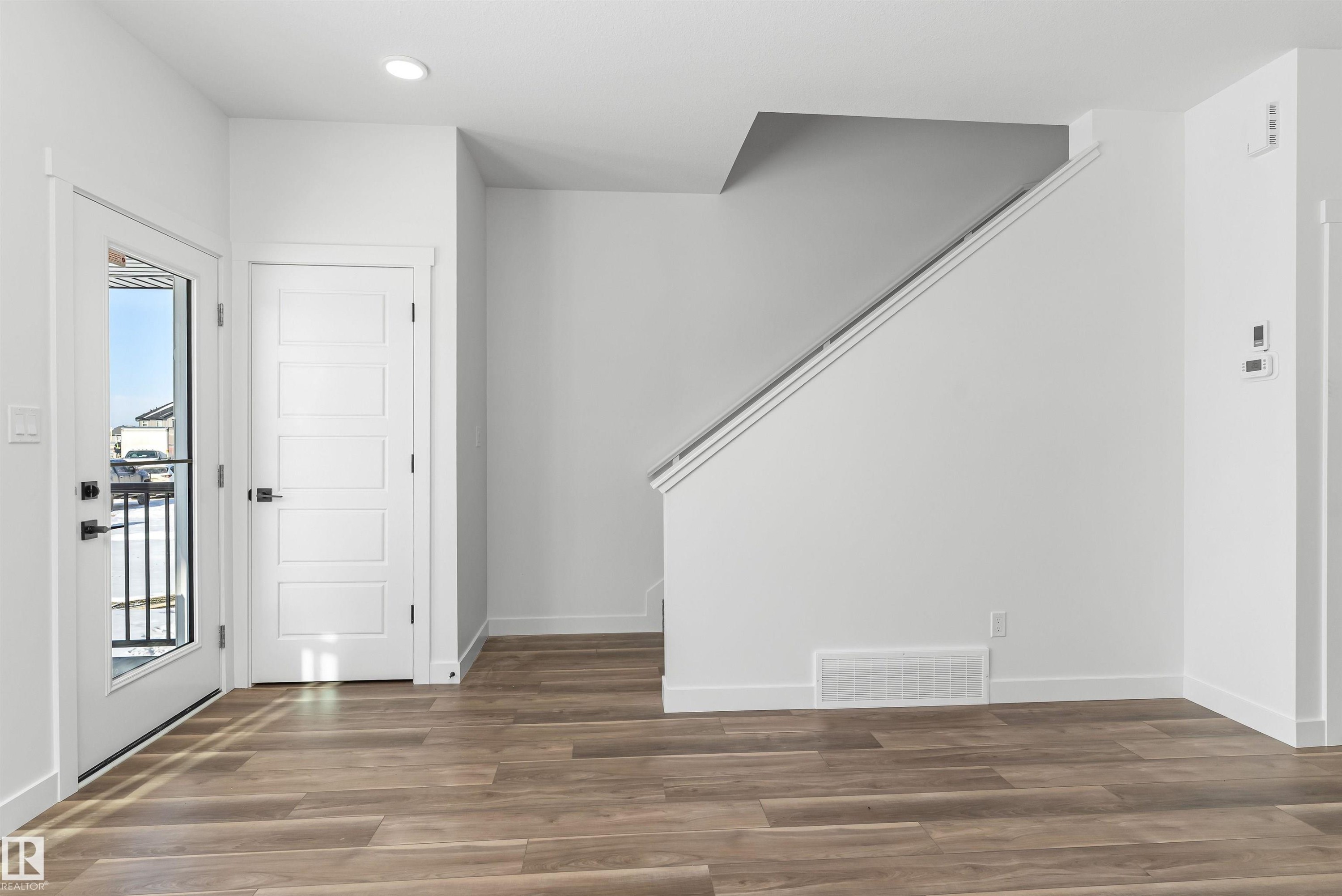 1008 14 Avenue, Edmonton, AB - Indoor Photo Showing Other Room