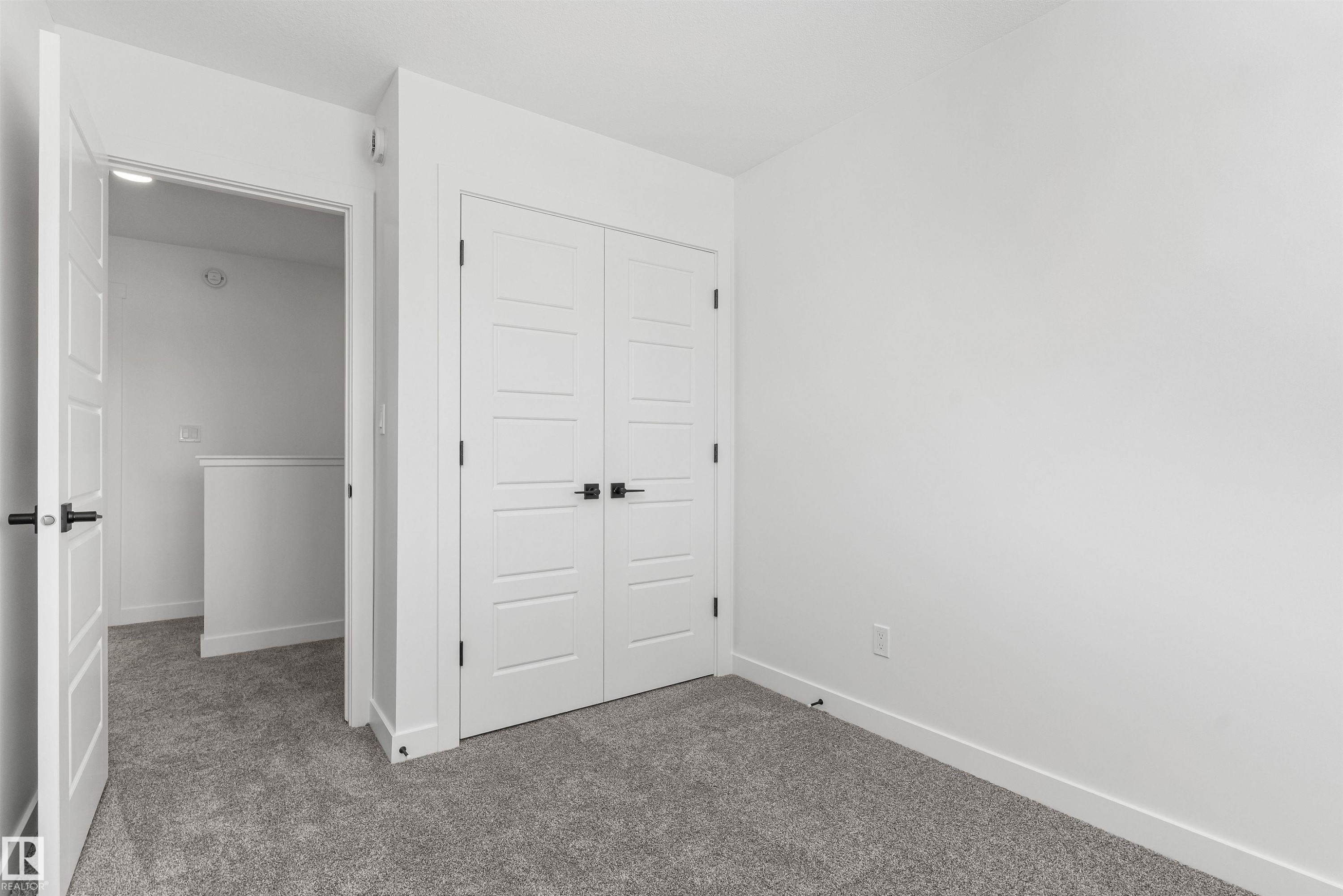 1008 14 Avenue, Edmonton, AB - Indoor Photo Showing Other Room