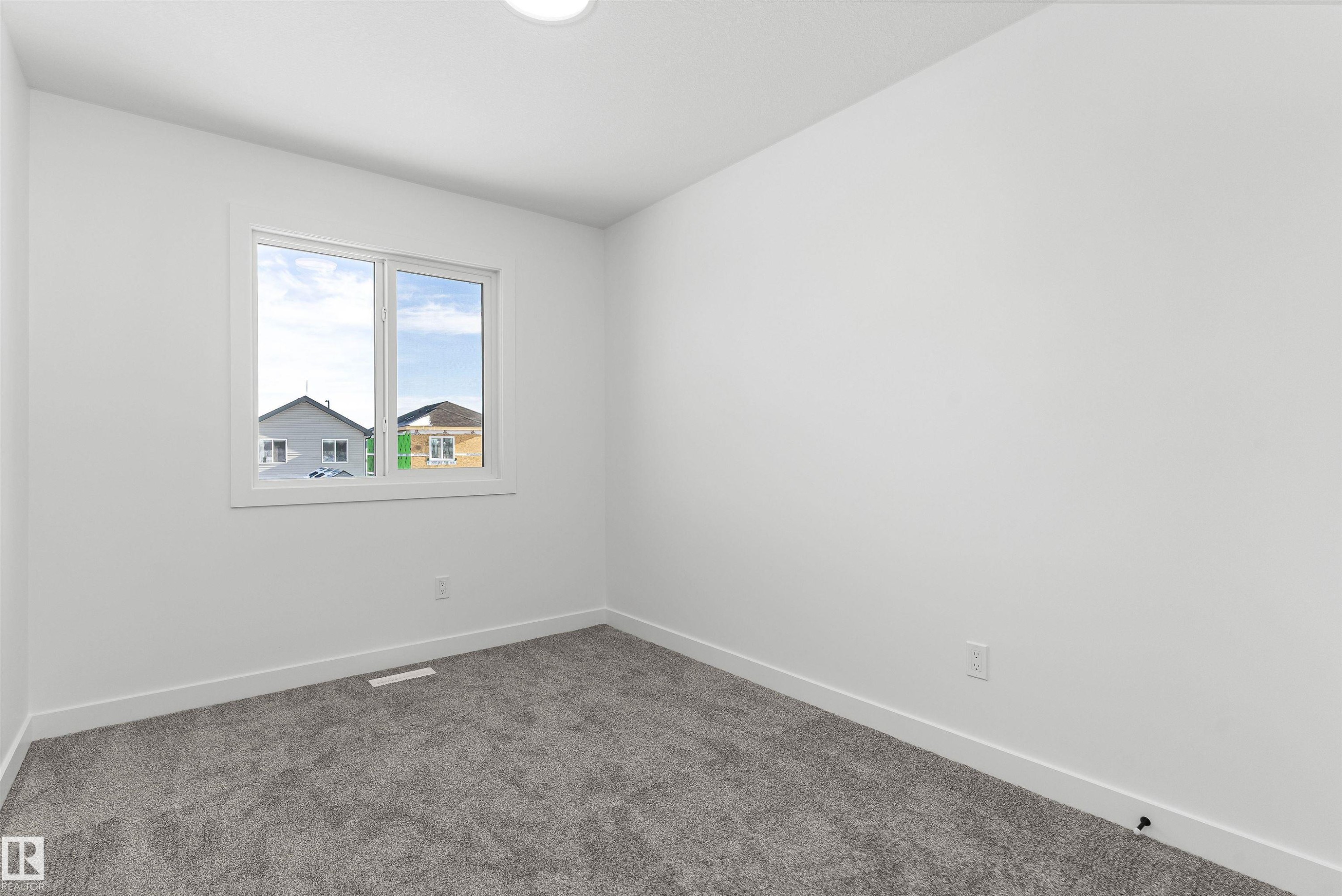 1008 14 Avenue, Edmonton, AB - Indoor Photo Showing Other Room
