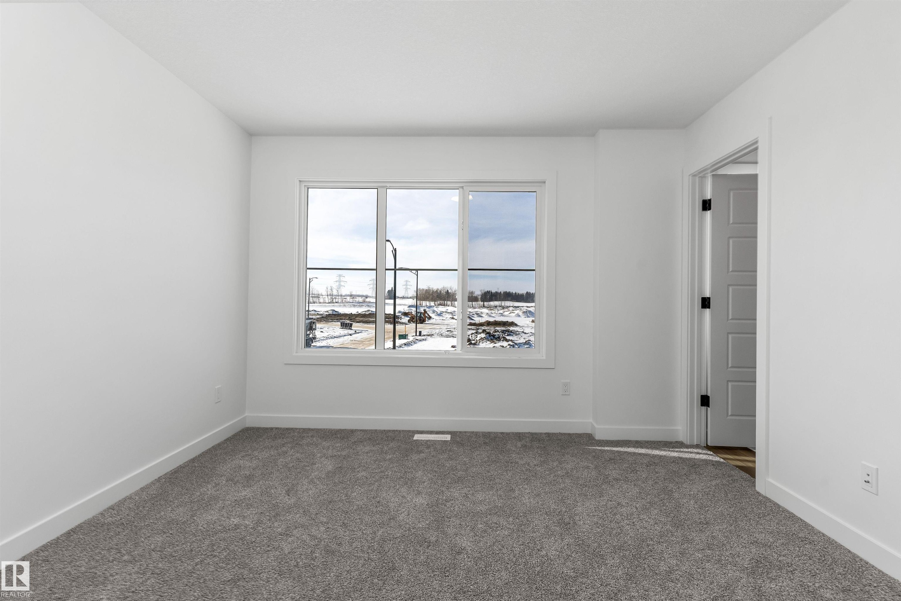 1008 14 Avenue, Edmonton, AB - Indoor Photo Showing Other Room