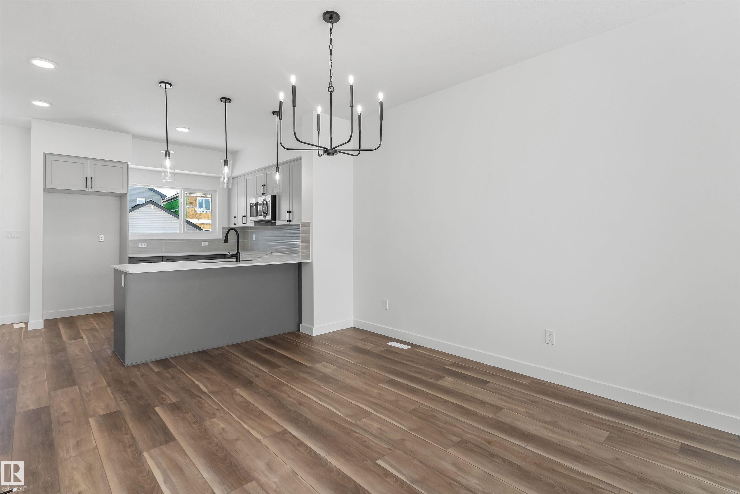 1008 14 Avenue, Edmonton, AB - Indoor Photo Showing Kitchen