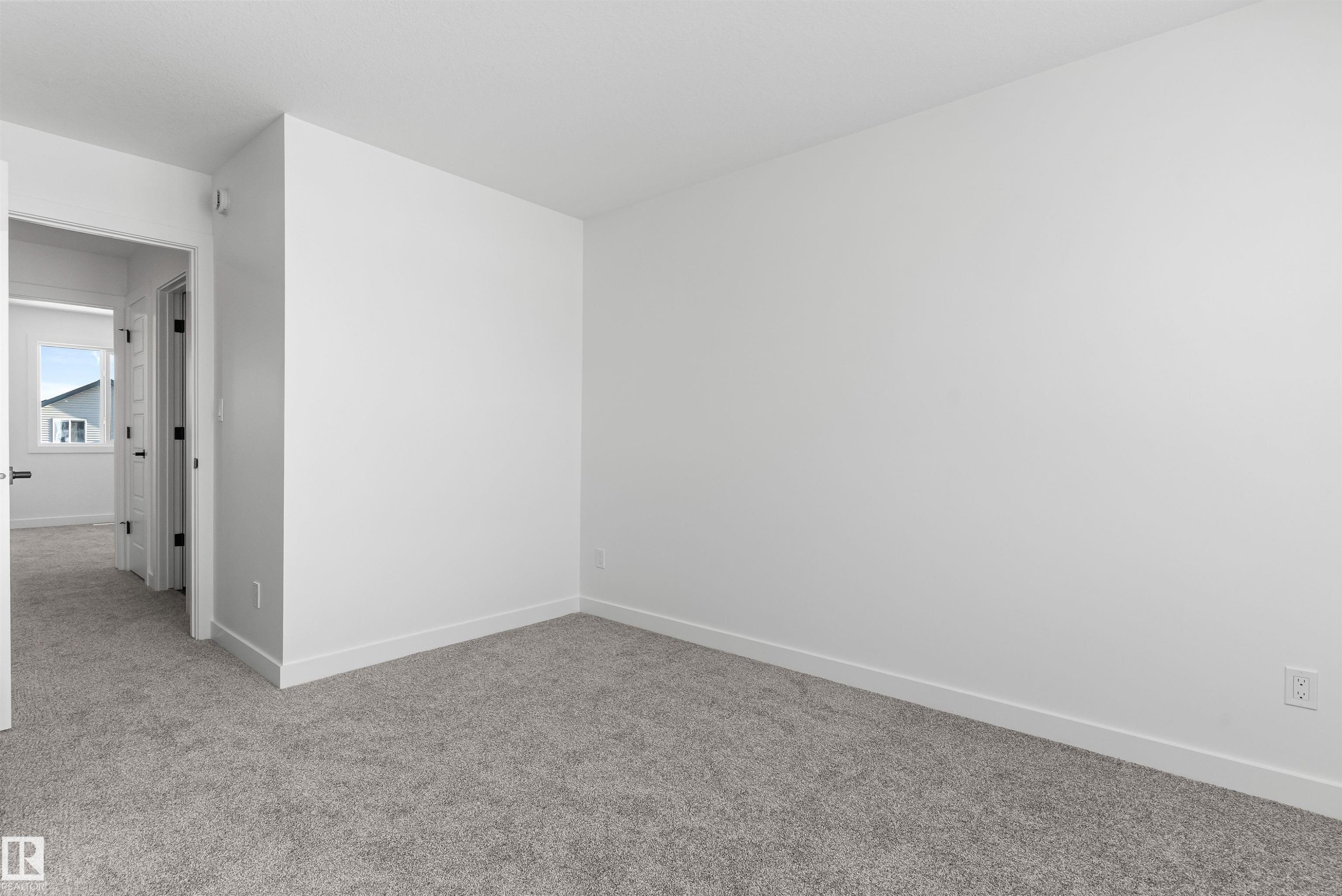 1008 14 Avenue, Edmonton, AB - Indoor Photo Showing Other Room