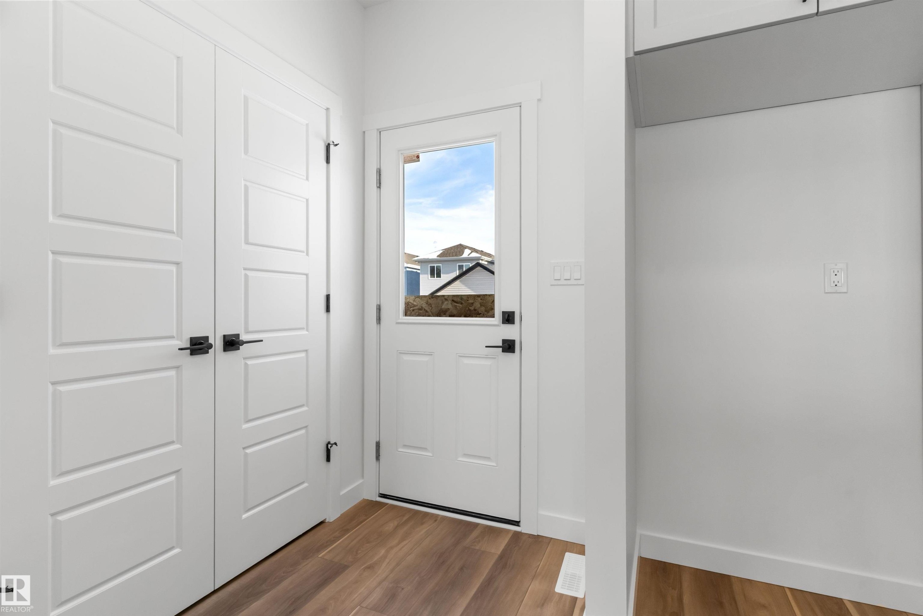 1008 14 Avenue, Edmonton, AB - Indoor Photo Showing Other Room