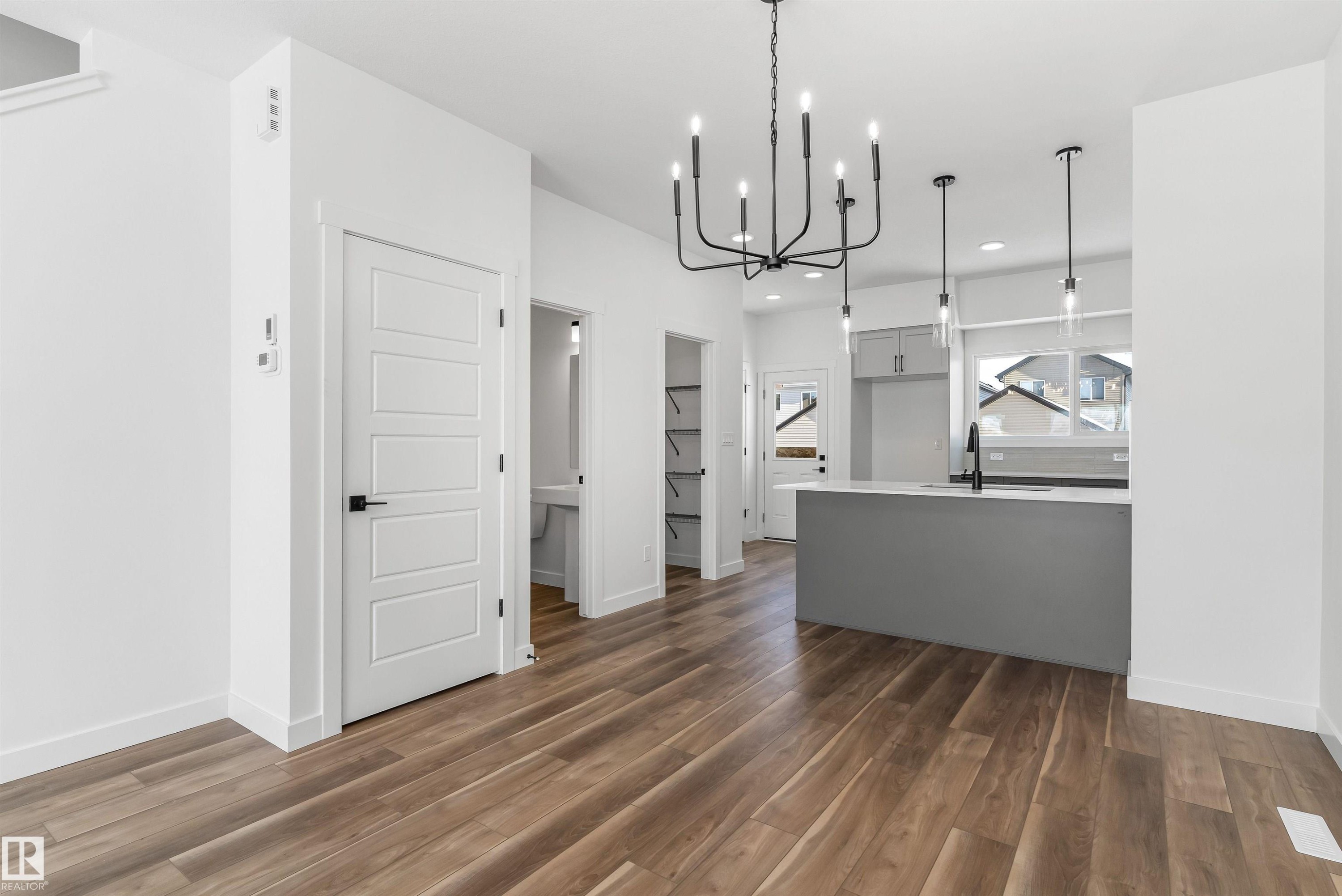 1008 14 Avenue, Edmonton, AB - Indoor