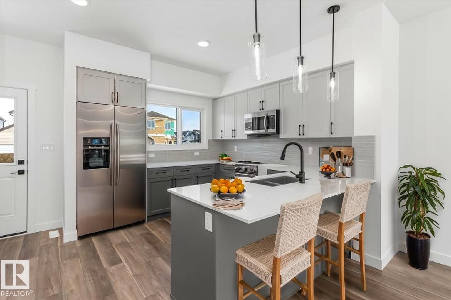 1008 14 Avenue, Edmonton, AB - Indoor Photo Showing Kitchen With Double Sink With Upgraded Kitchen