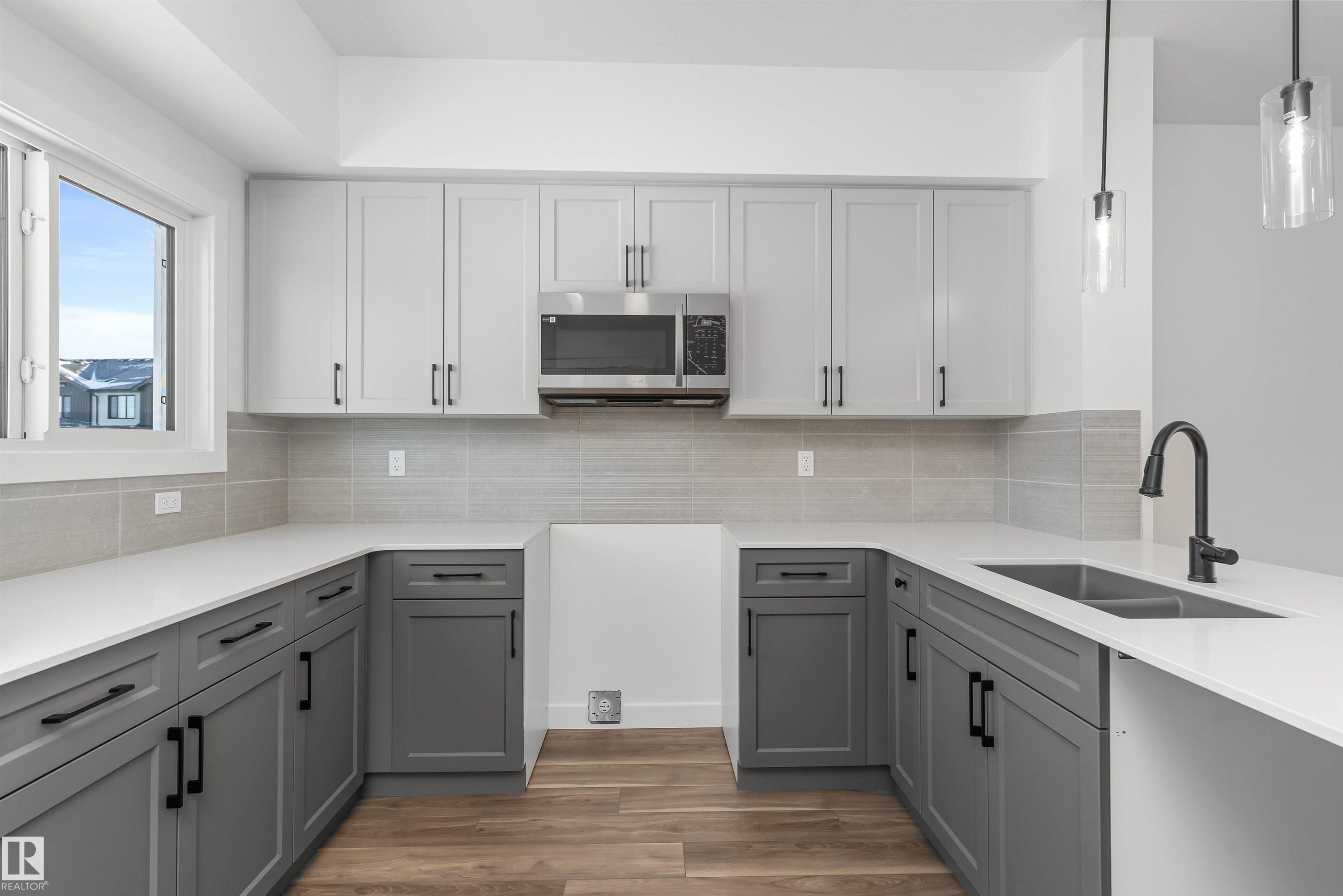 1008 14 Avenue, Edmonton, AB - Indoor Photo Showing Kitchen With Double Sink