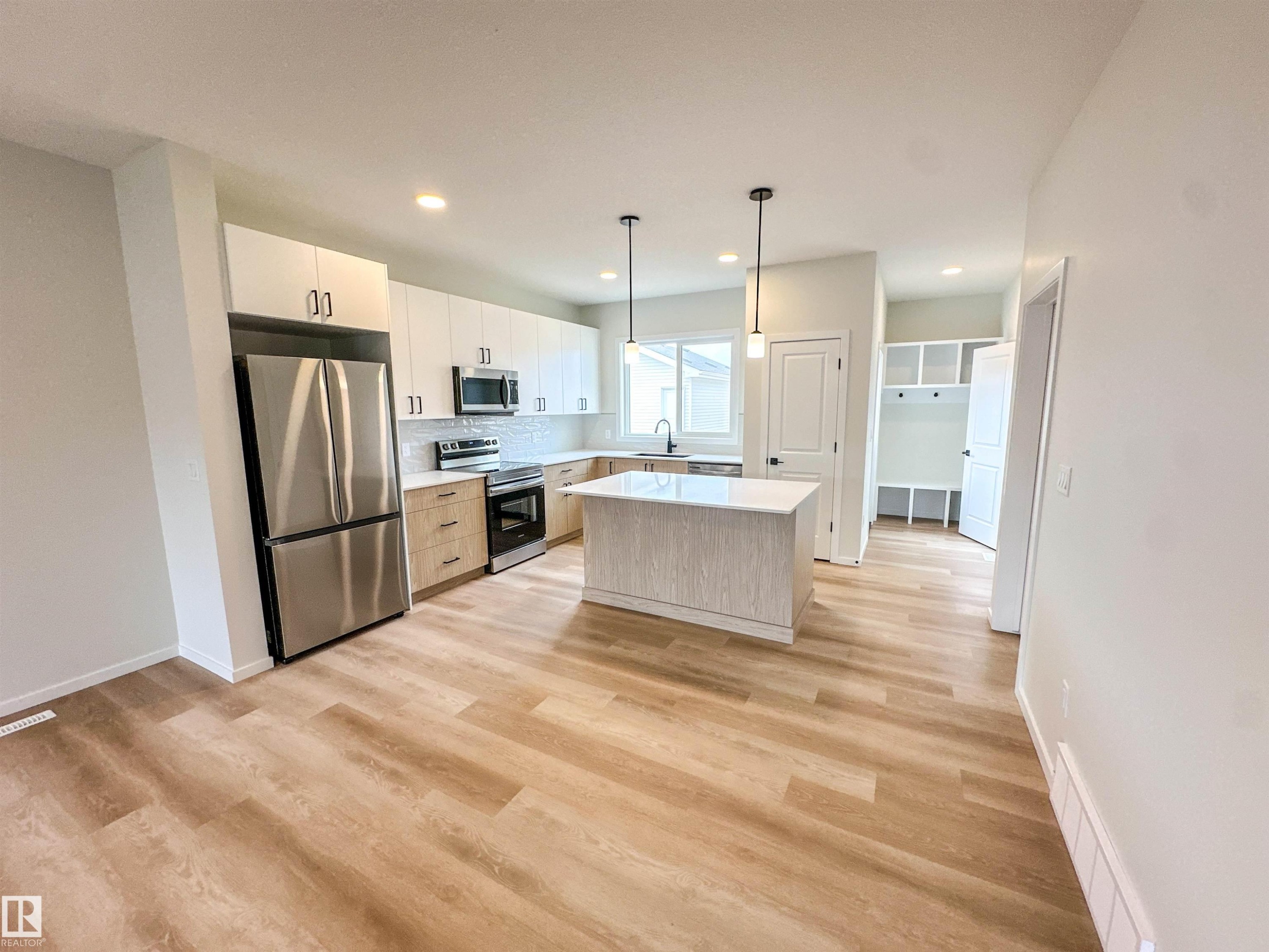 107 Brickyard Drive, Stony Plain, AB - Indoor Photo Showing Kitchen