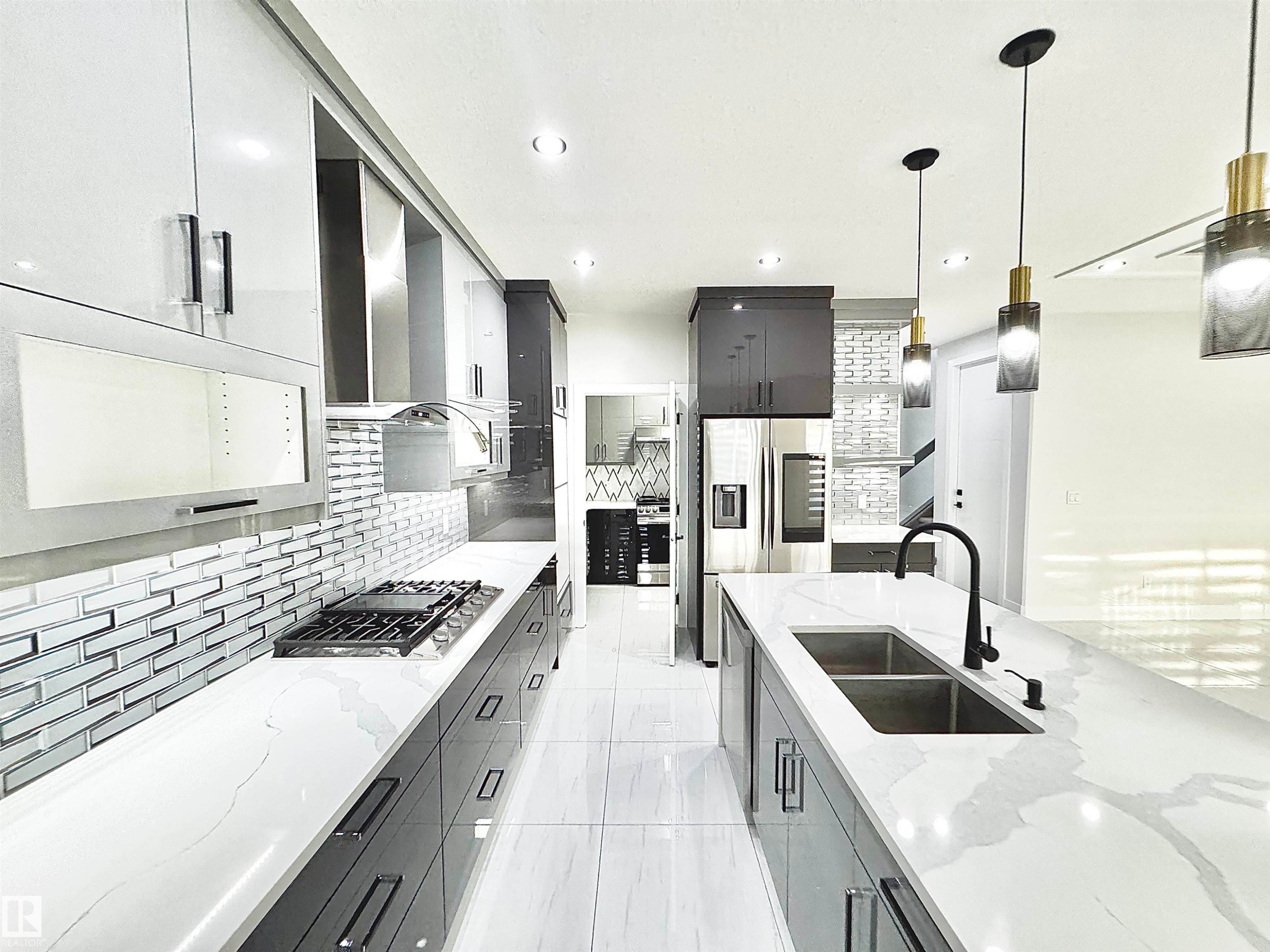 1836 22 Street, Edmonton, AB - Indoor Photo Showing Kitchen With Double Sink With Upgraded Kitchen