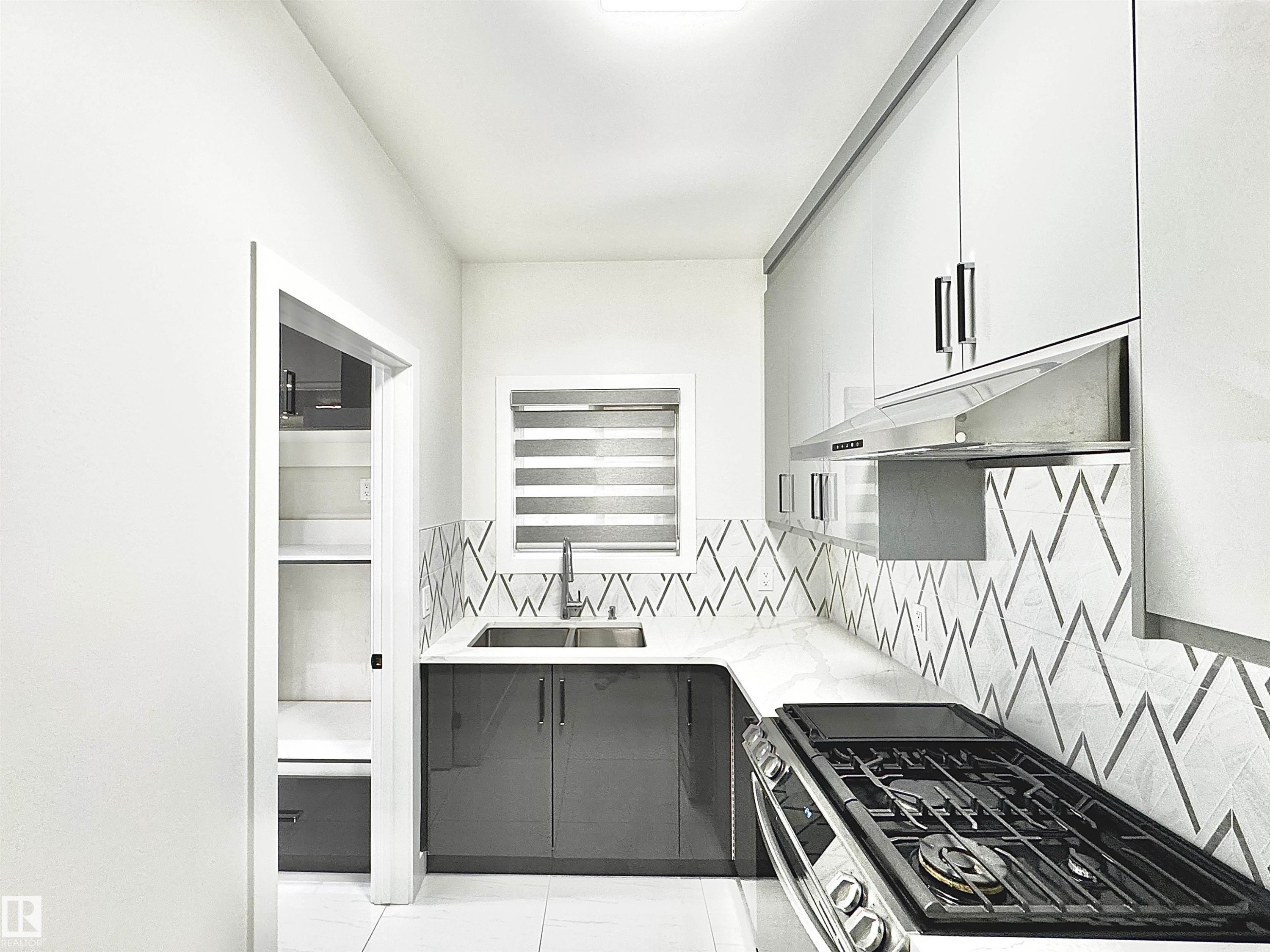 1836 22 Street, Edmonton, AB - Indoor Photo Showing Kitchen