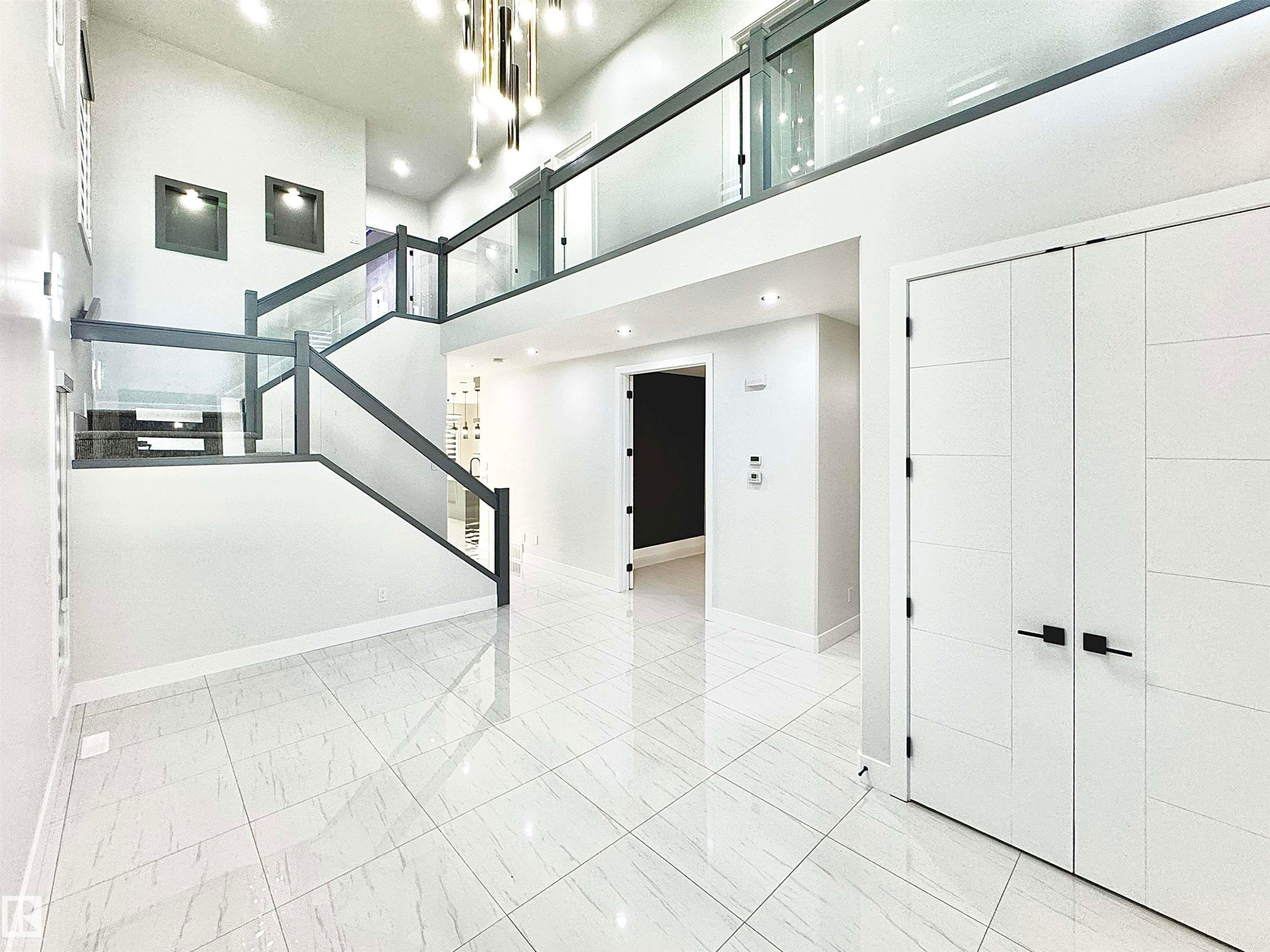 1836 22 Street, Edmonton, AB - Indoor Photo Showing Other Room