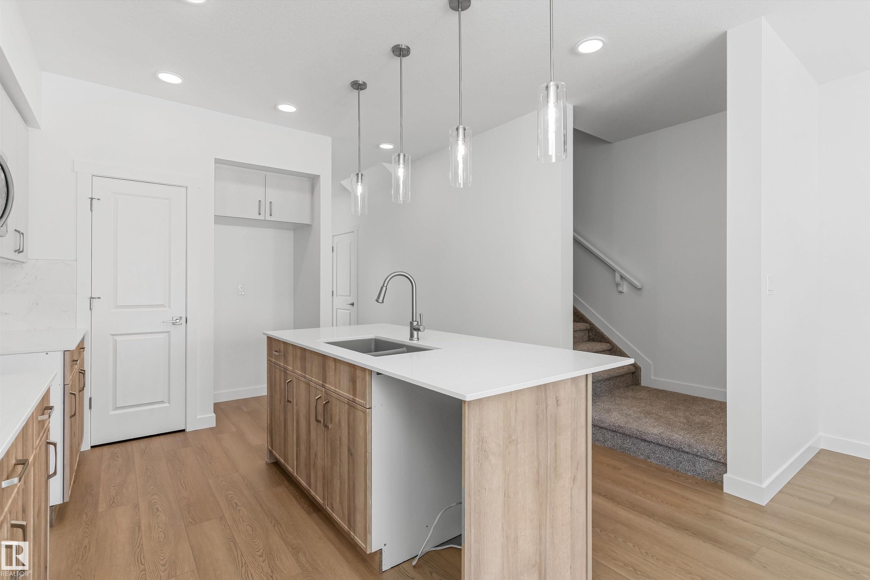 1020 14 Avenue Nw, Edmonton, AB - Indoor Photo Showing Kitchen With Double Sink With Upgraded Kitchen