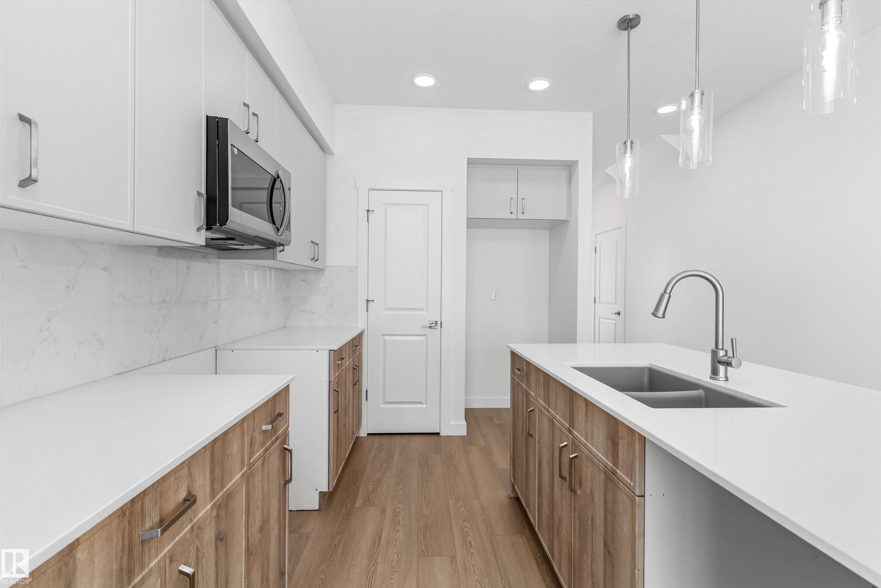 1020 14 Avenue Nw, Edmonton, AB - Indoor Photo Showing Kitchen With Double Sink
