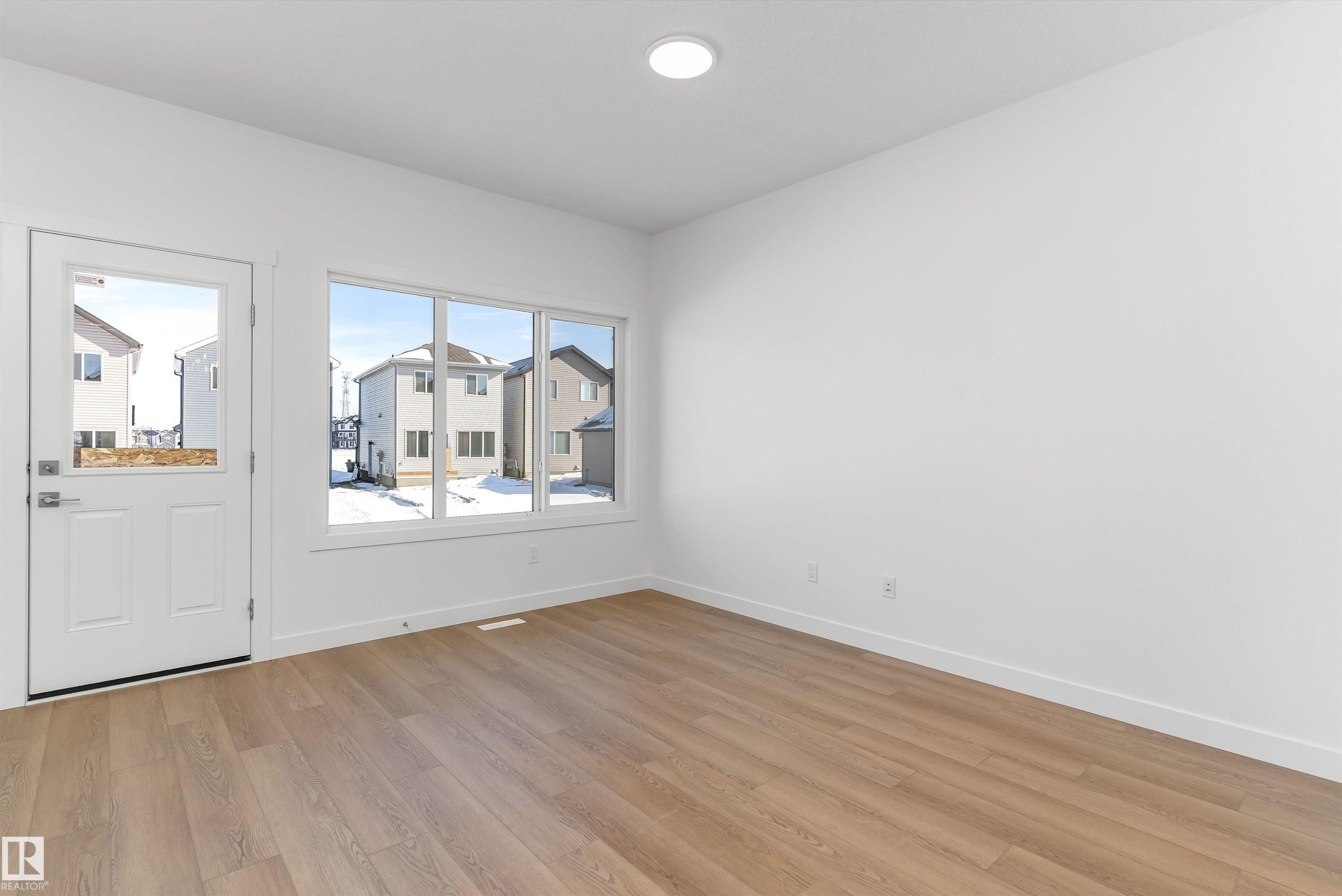1020 14 Avenue Nw, Edmonton, AB - Indoor Photo Showing Other Room