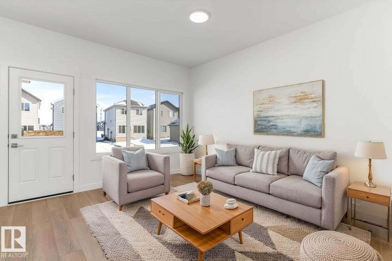 1020 14 Avenue Nw, Edmonton, AB - Indoor Photo Showing Living Room