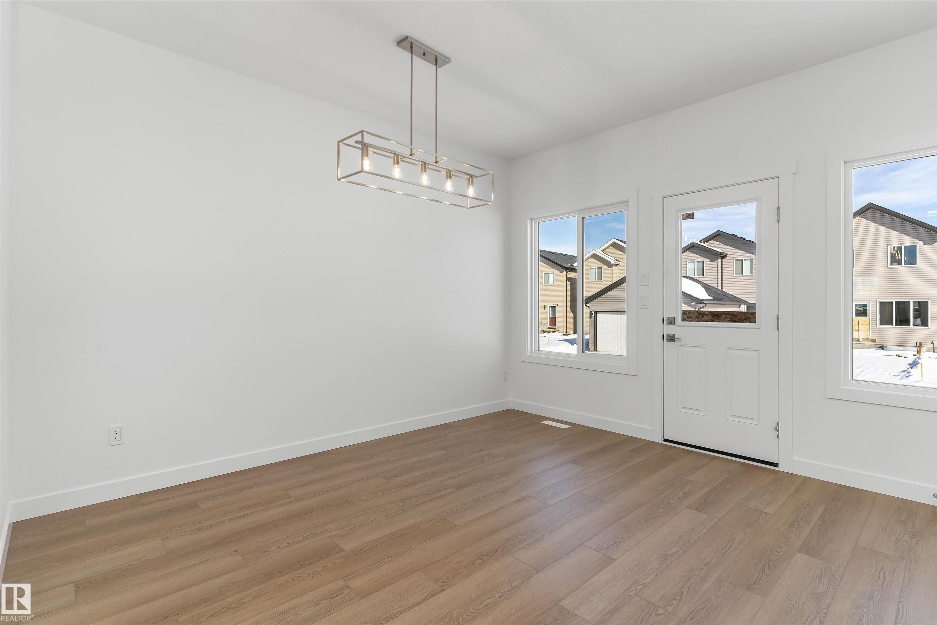 1020 14 Avenue Nw, Edmonton, AB - Indoor Photo Showing Other Room