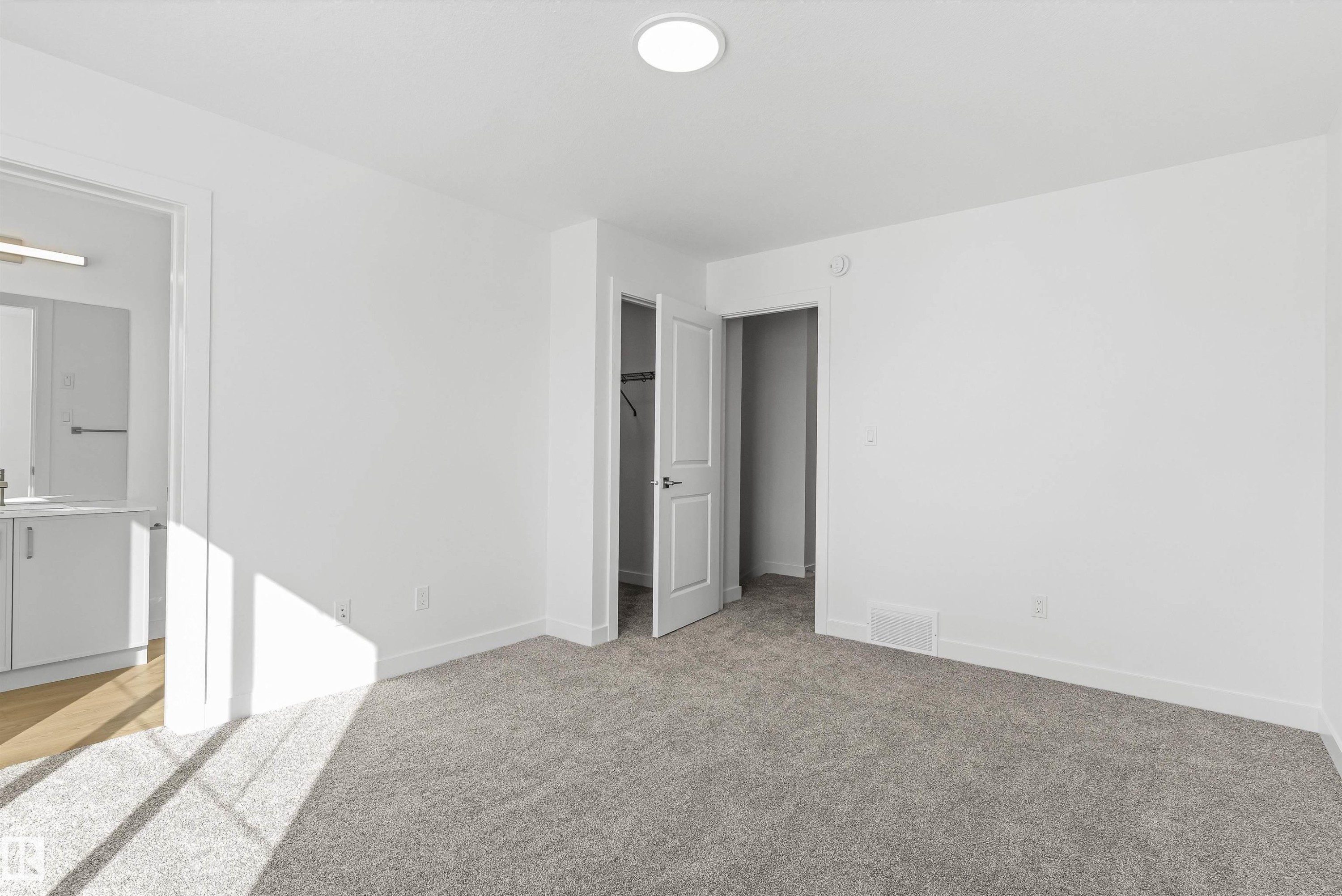 1020 14 Avenue Nw, Edmonton, AB - Indoor Photo Showing Other Room