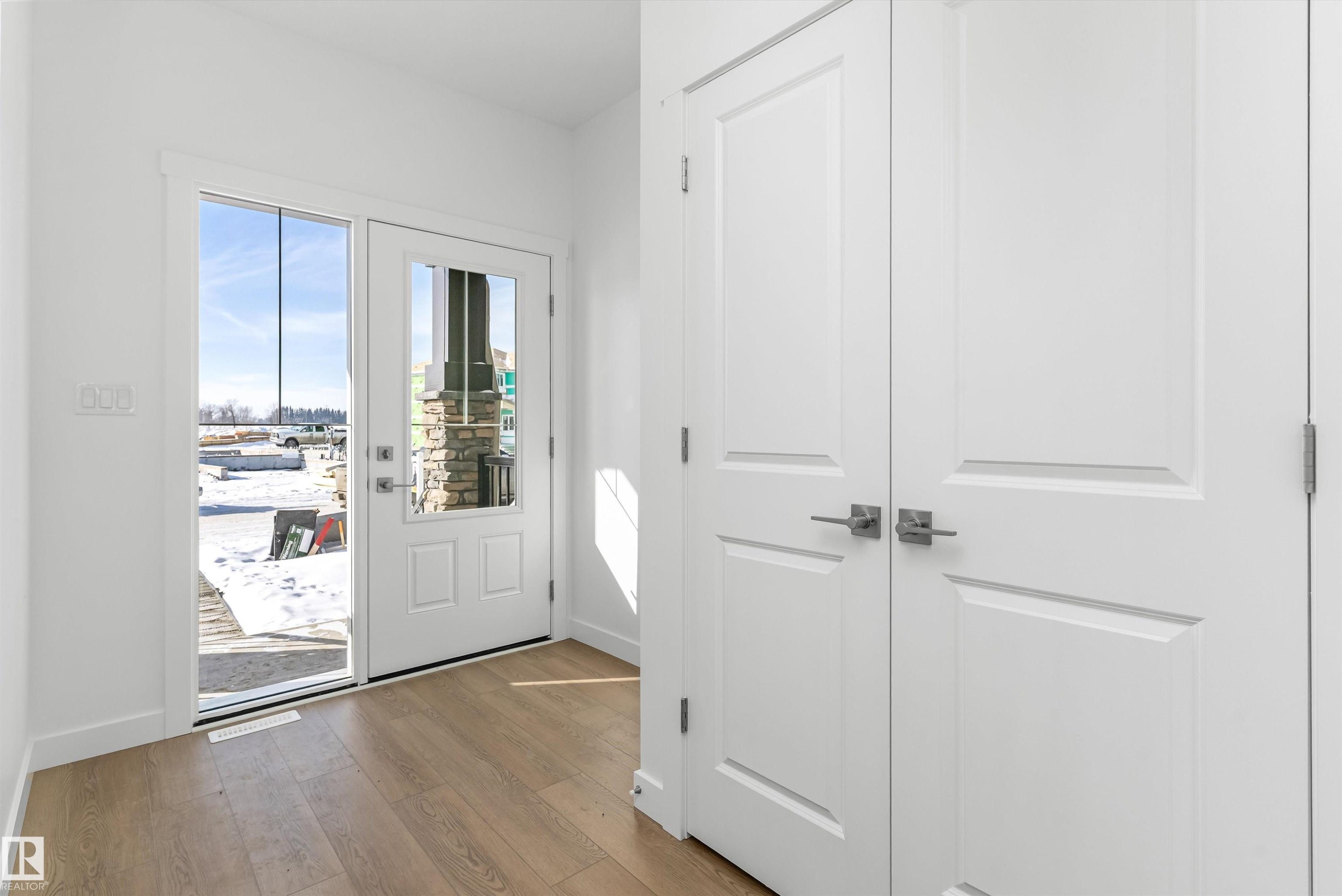 1020 14 Avenue Nw, Edmonton, AB - Indoor Photo Showing Other Room