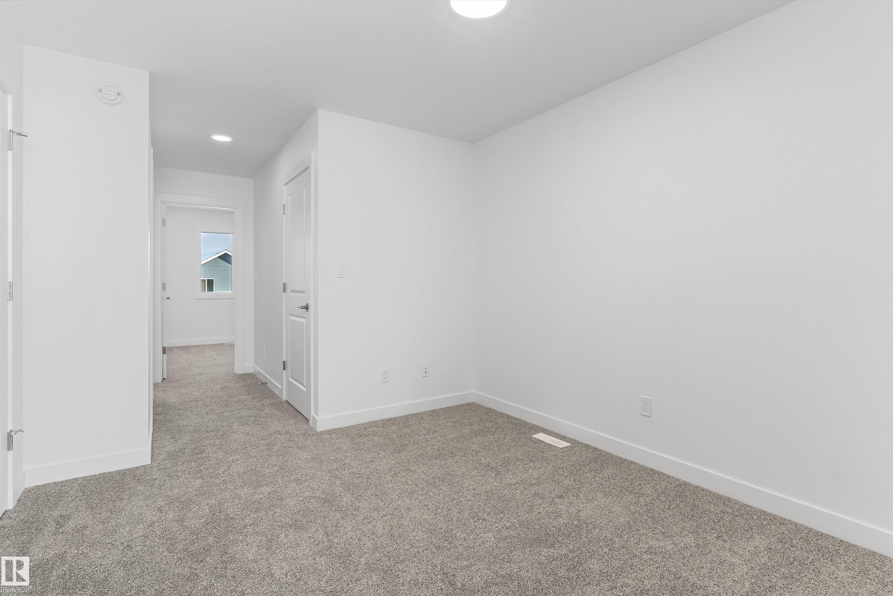 1020 14 Avenue Nw, Edmonton, AB - Indoor Photo Showing Other Room