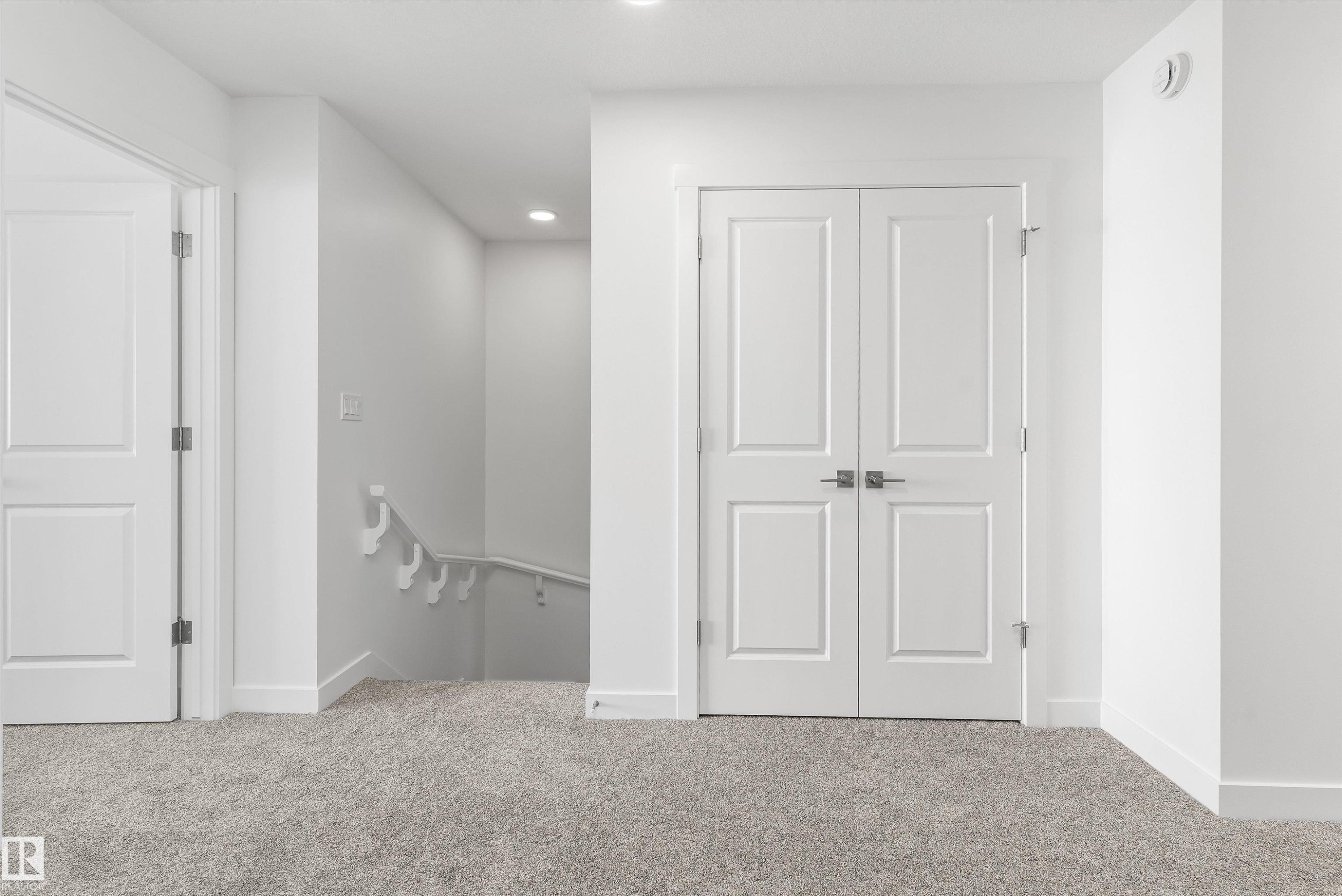 1020 14 Avenue Nw, Edmonton, AB - Indoor Photo Showing Other Room