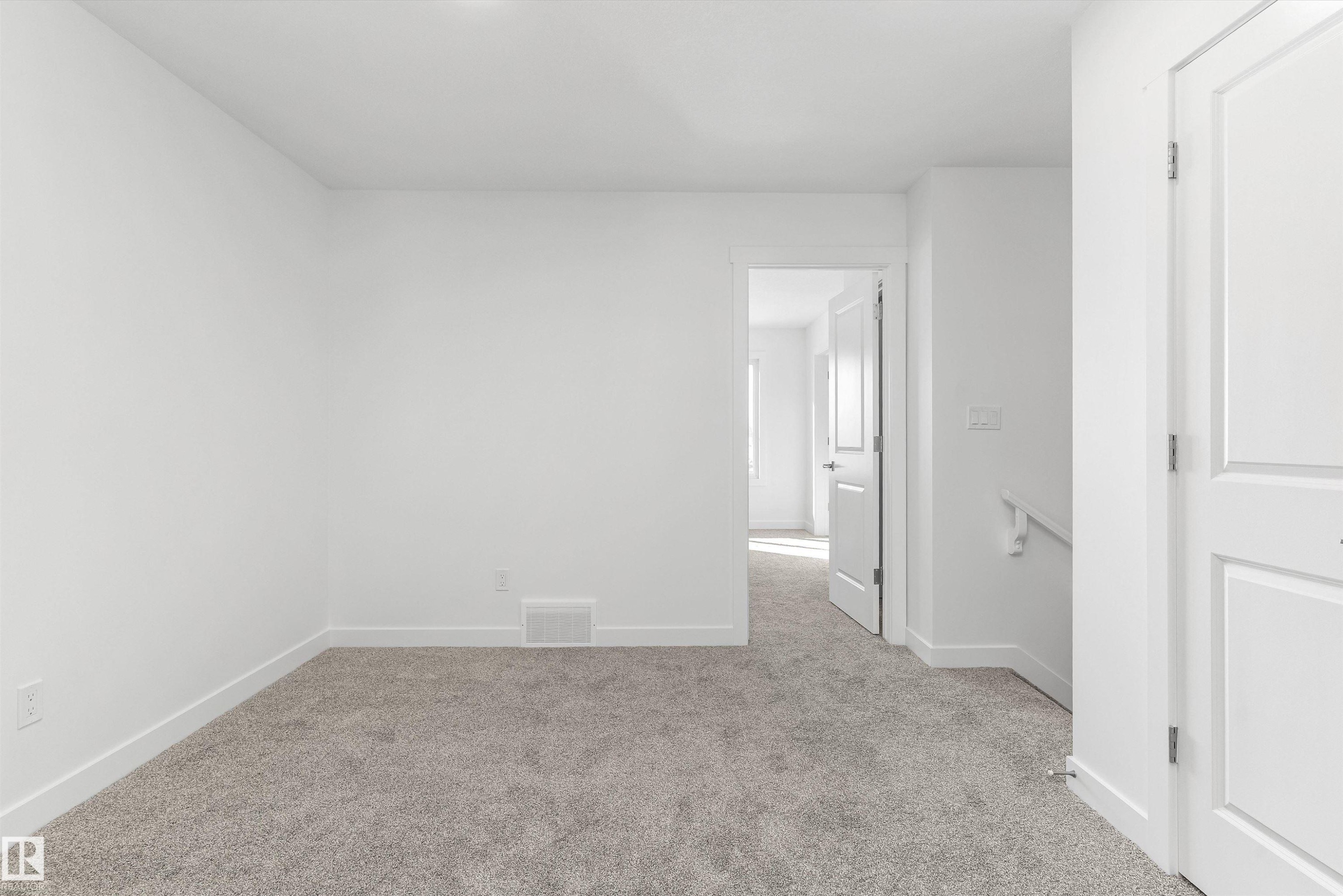 1020 14 Avenue Nw, Edmonton, AB - Indoor Photo Showing Other Room