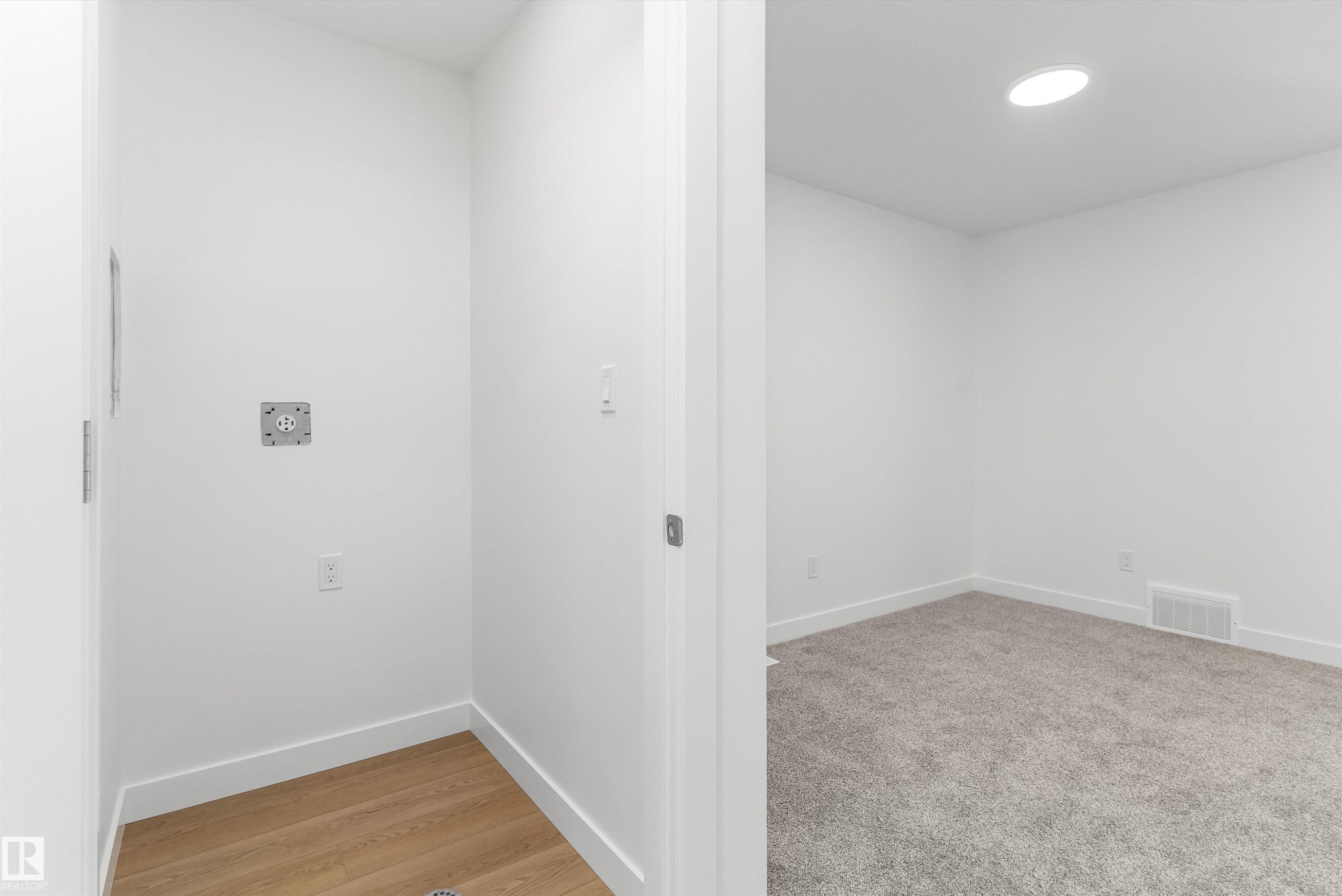 1020 14 Avenue Nw, Edmonton, AB - Indoor Photo Showing Other Room