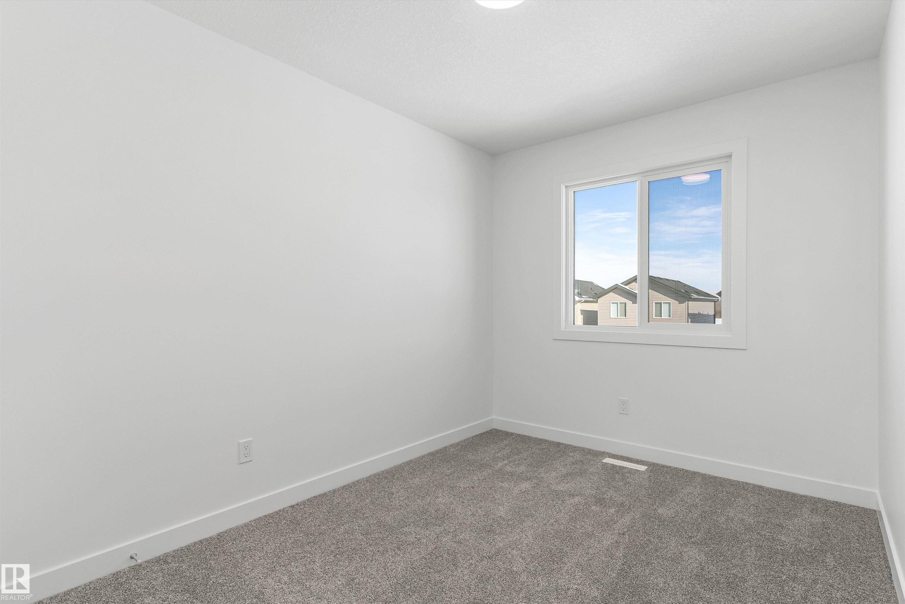 1020 14 Avenue Nw, Edmonton, AB - Indoor Photo Showing Other Room