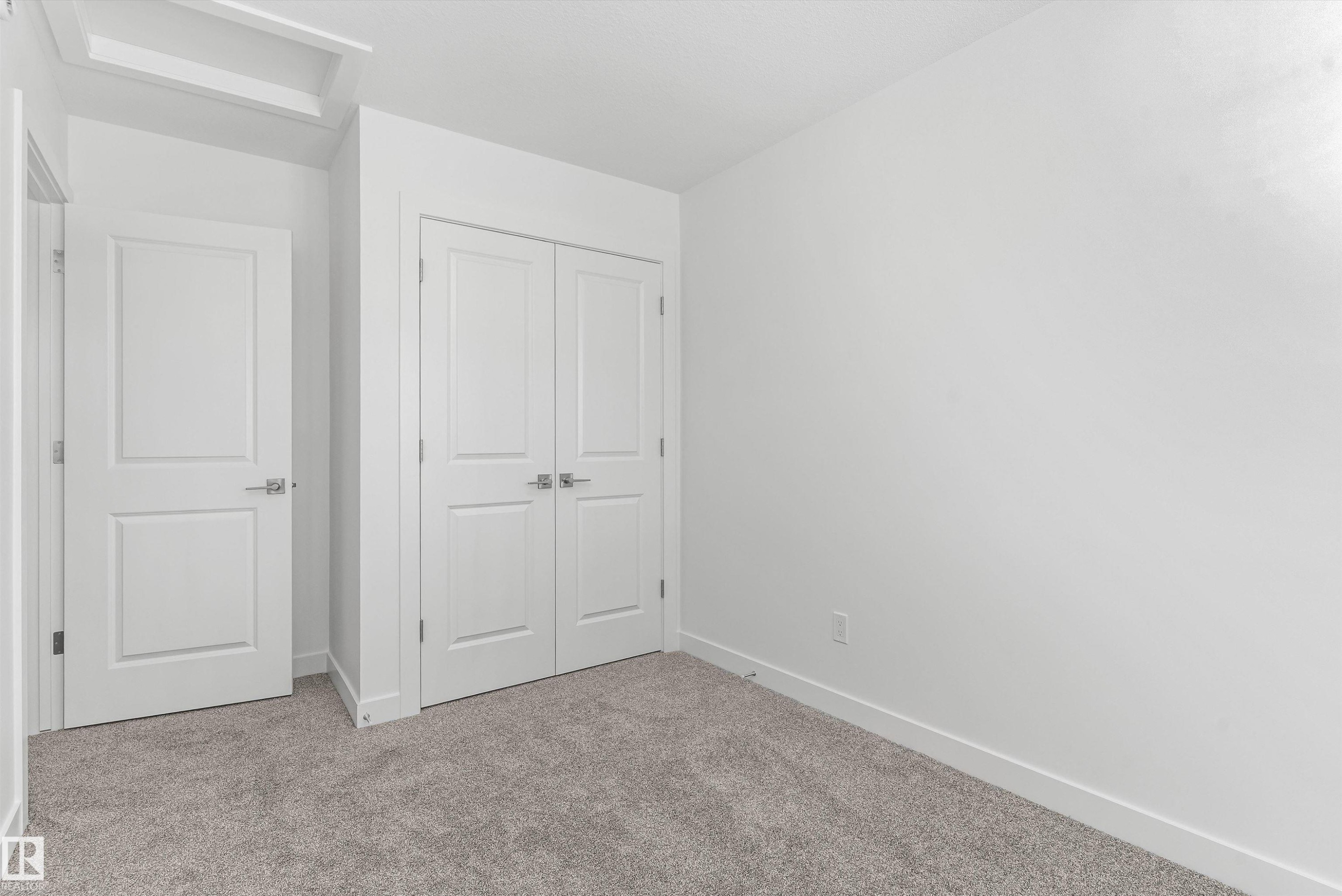 1020 14 Avenue Nw, Edmonton, AB - Indoor Photo Showing Other Room