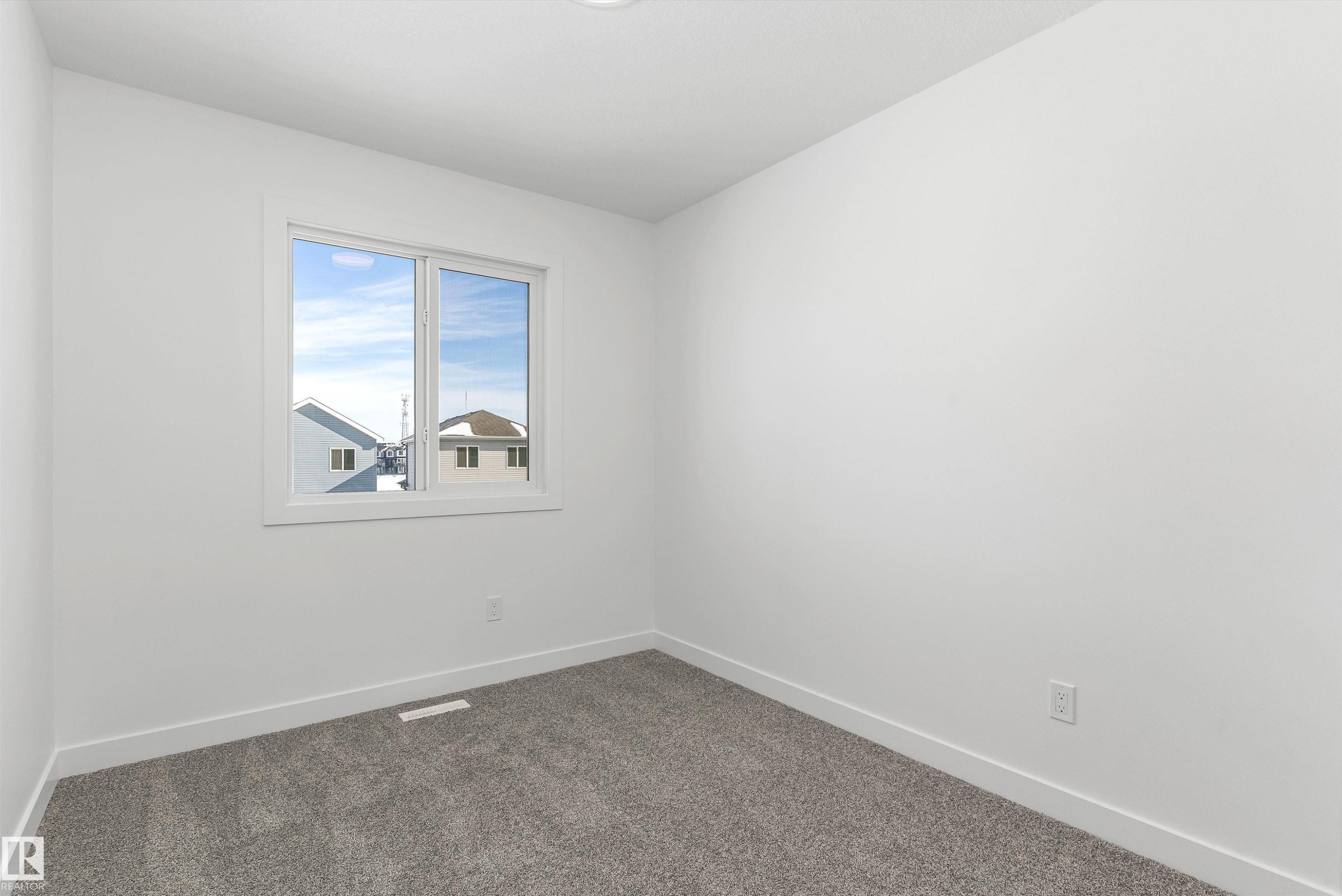 1020 14 Avenue Nw, Edmonton, AB - Indoor Photo Showing Other Room