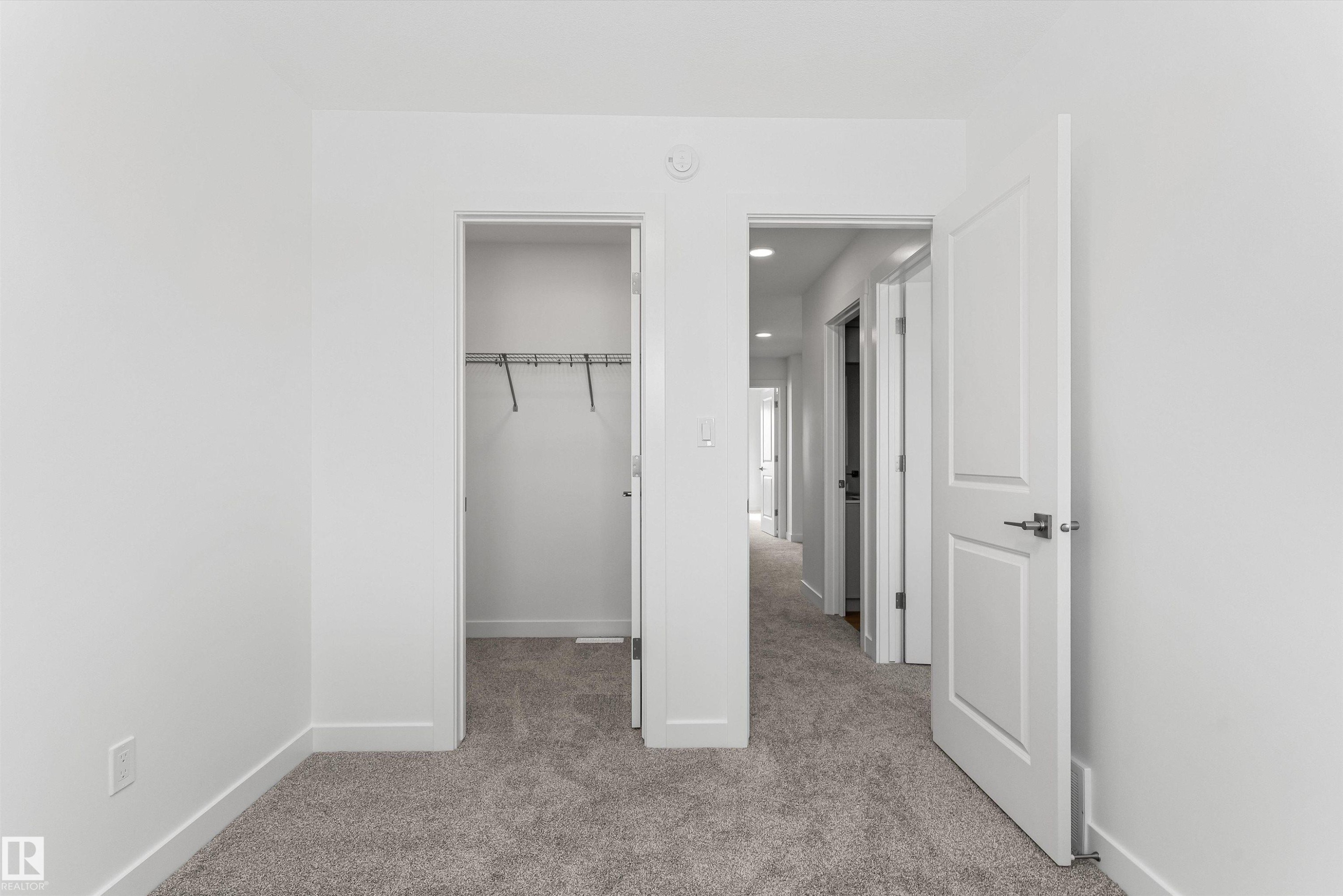 1020 14 Avenue Nw, Edmonton, AB - Indoor Photo Showing Other Room