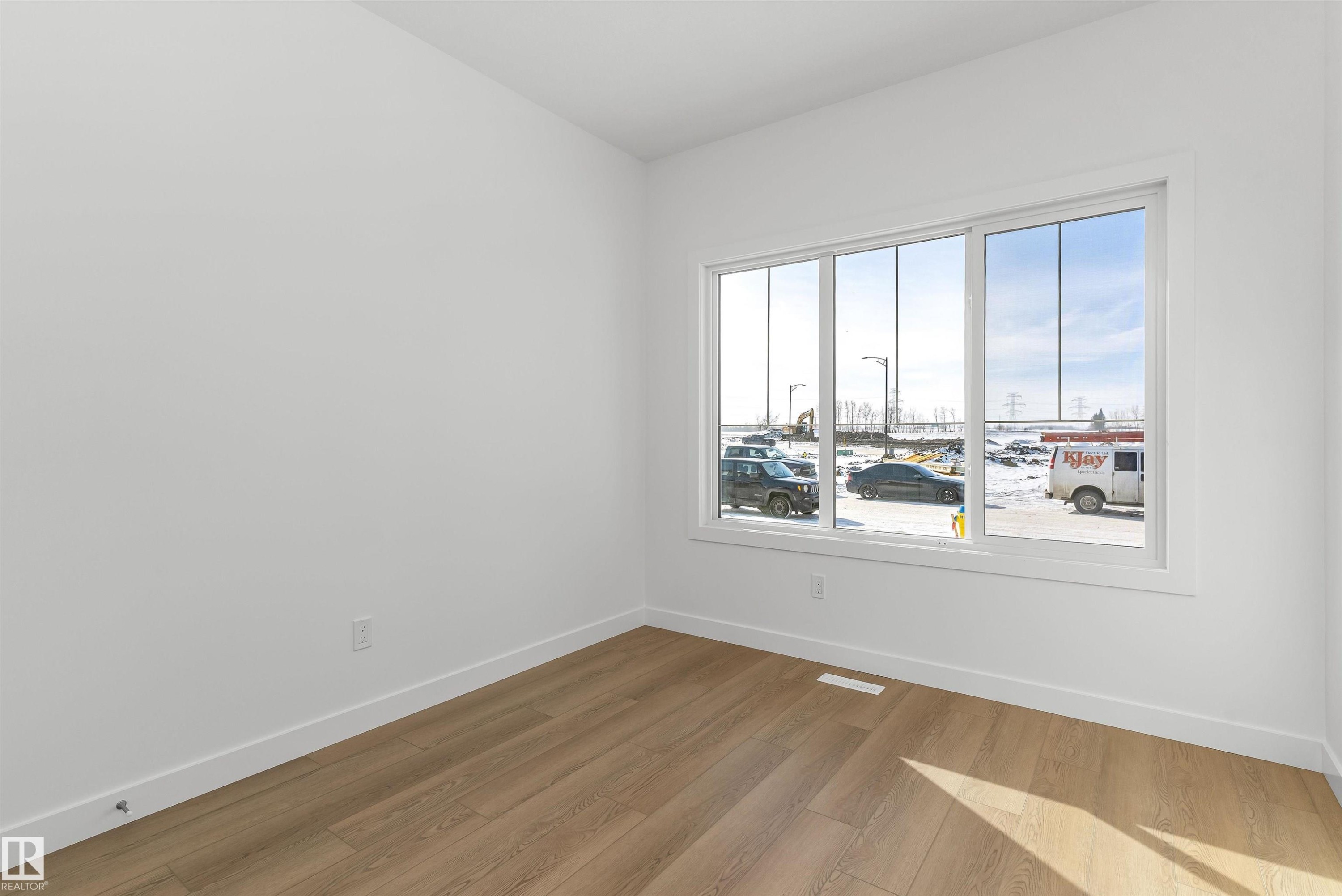 1020 14 Avenue Nw, Edmonton, AB - Indoor Photo Showing Other Room