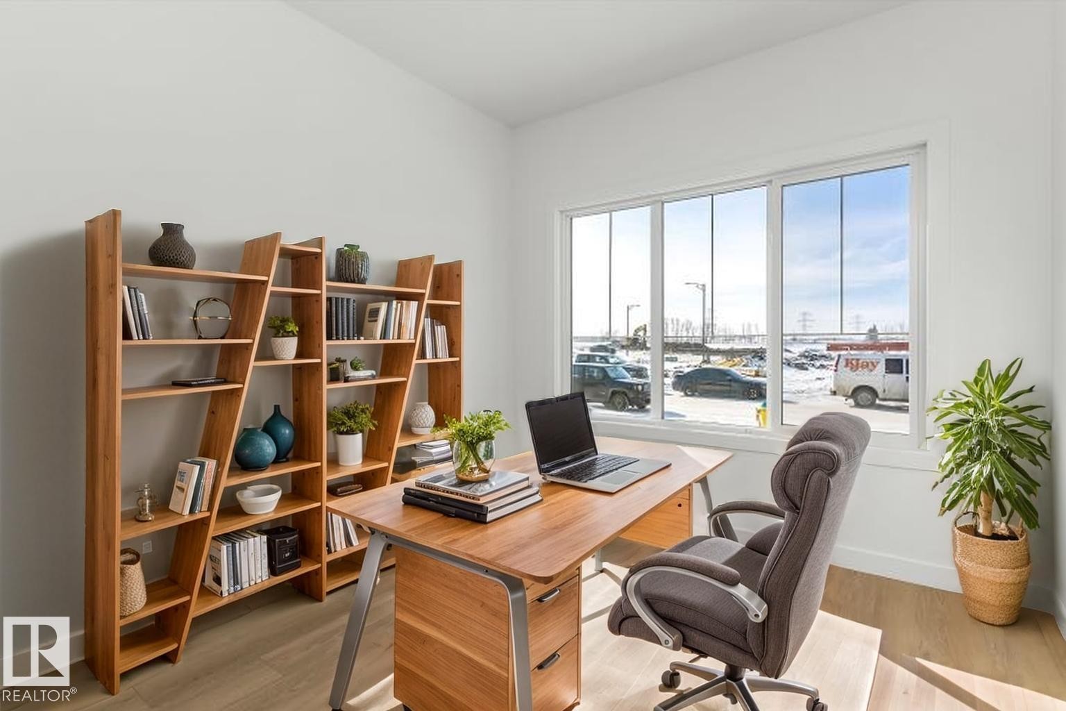 1020 14 Avenue Nw, Edmonton, AB - Indoor Photo Showing Office