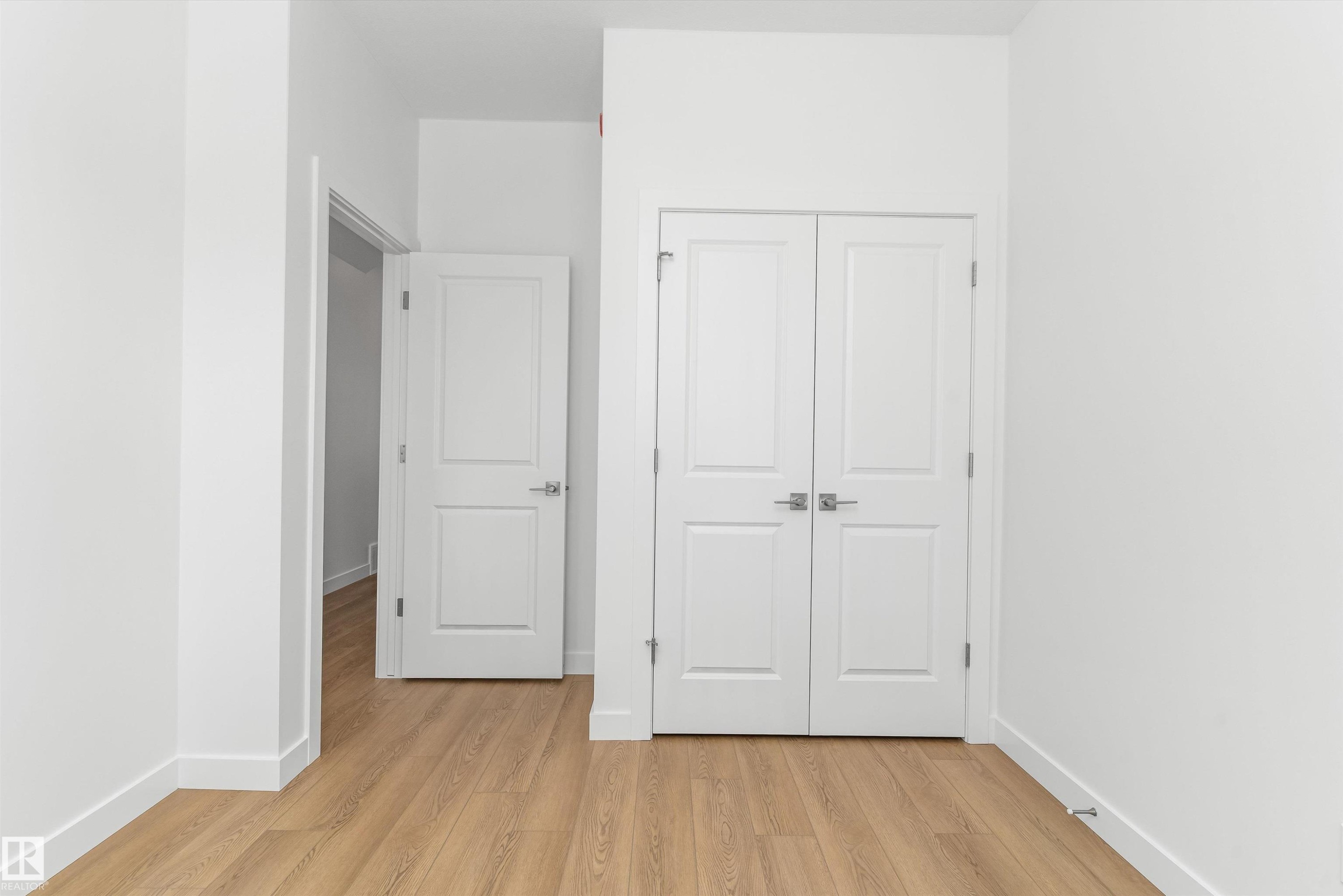 1020 14 Avenue Nw, Edmonton, AB - Indoor Photo Showing Other Room