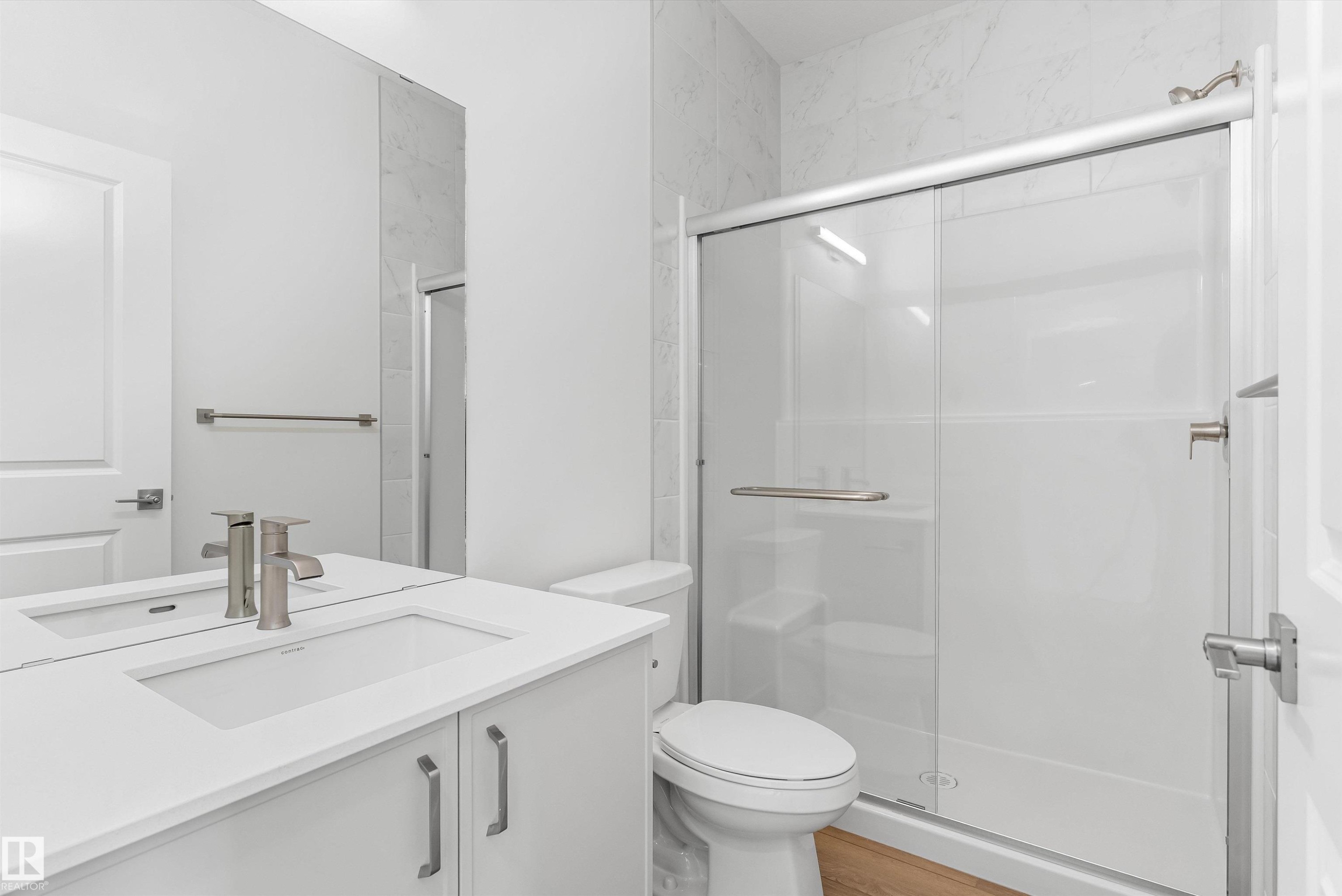 1020 14 Avenue Nw, Edmonton, AB - Indoor Photo Showing Bathroom